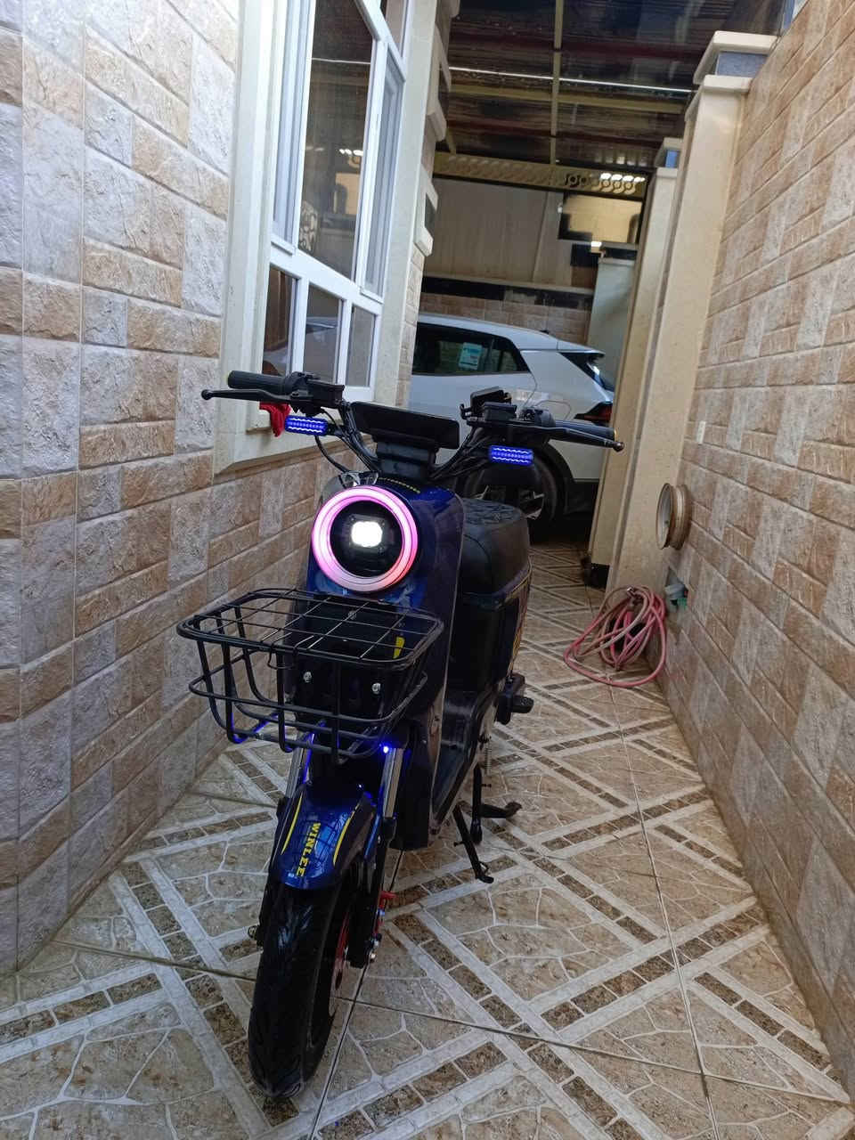 🛑ماطور {R9} ...2025🛵
🛑باب اول الاصلي{نوع ولي}👌

🛑يحتوي خمس بطارية كبيرة الحجم{32}فولت وبحالة جيدة جداً 

🛑شاشة بلوتوث +سماعة بلوتوث🎧

🛑بي نضام بك💯

🛑اربع سرع👍

🛑ملف 1500🤝

🛑دبل وقافية جانبية وخلفية🦯

🛑كهربائيات كلها شغالة💯

🛑لايت زينول عالي ناصي 🫵

🛑اشاير يمين يسار +دبل اشارة▶️◀️ 

🛑لد محيط بل لايت متغير الالوان 🌈

🛑بك لايت متغير الالوان 🌈

🛑لدات فوق التايات متغيرة الالوان🌈

🛑استاند تلفون📳 

🛑ويحوي أيضاً زوج مرايات وذراع بايدار 

🛑النضافة كدام العين 

🛑السعر 400

🛑للتواصل:***********

🛑العنوان موصل الجانب الايمن مشيرفة الاولى
