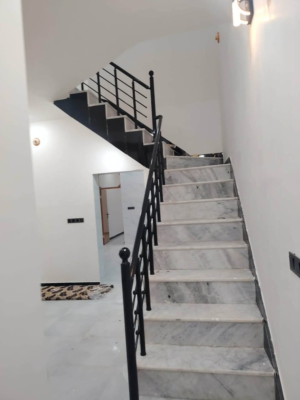 (🏡 دار  100م للبيع )
📍النجف الاشرف -حي النداء قرب شارع المجمعات 
📌طابقين بناء حديث غير مسكون 
📌صب كونكريت 
📌جاهز للسكن 
📌سند طابو صرف 
💰 السعر (علق ب تم يصلك السعر ) 

#عقارات #حي_النداء #النجف_الاشرف #دار_للبيع 

للأستفسار :
***********
***********

              -مكتب الأمان للوساطة العقارية -
