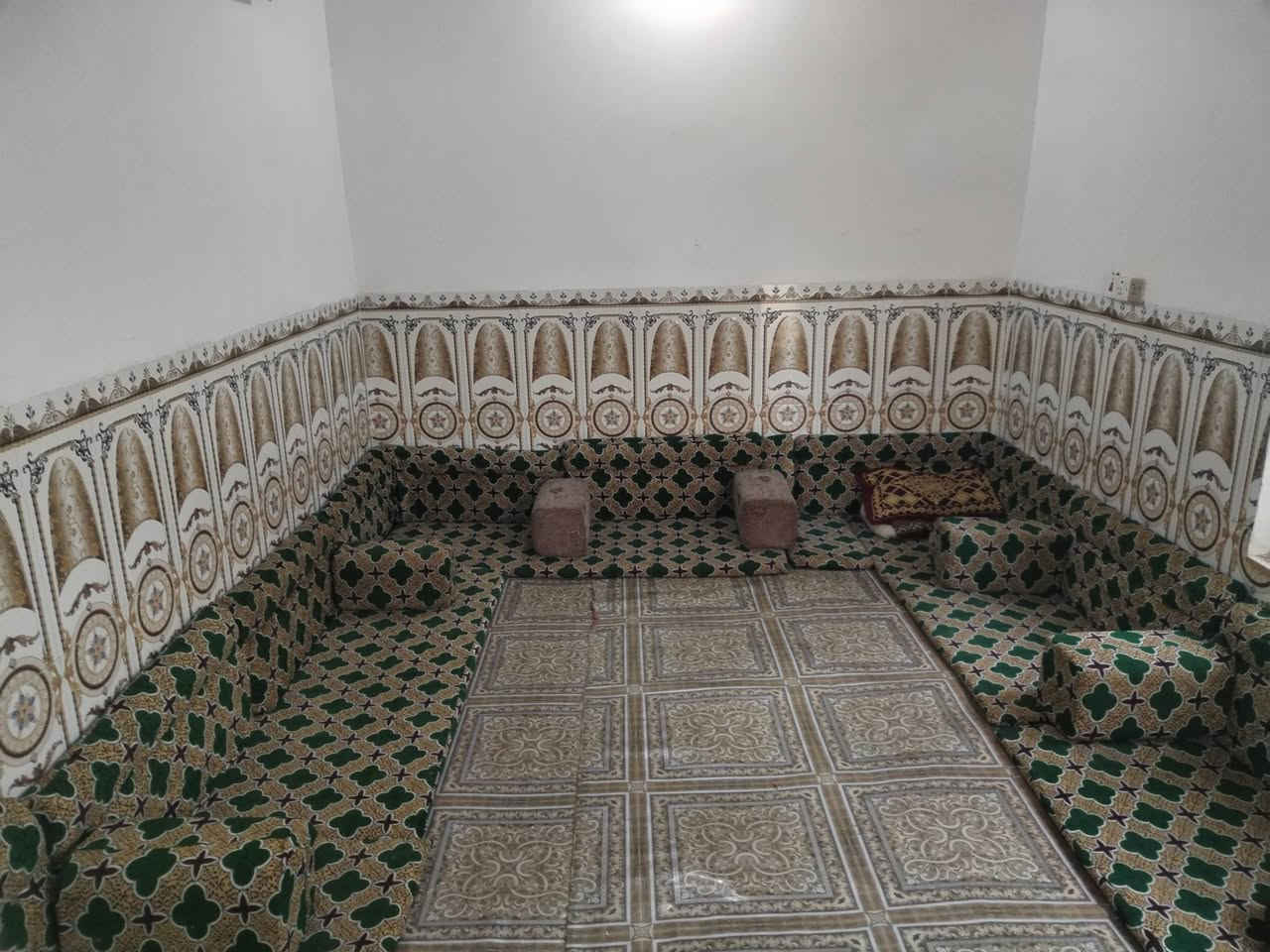 السلام عليكم جلسه للبيع في كربلاء حي النضال السعر100وبيها مجال الطول 5ونص ولعرض 3ونص الرقم ***********متواجد واتساب
