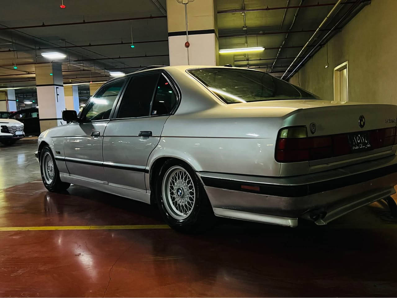 بیئێم BMW🇩🇪
مۆدێلی ١٩٩٥   
٥٢٥ ئۆتۆماتیک مەکینە دیجیتاڵ کەپس

ناو فۆڕمیکا دەبڵ ئێرباگەو سڵایدەو دوجام کارەبایەو ئاوێنە کارەبایە کامل کارەبایی ئیش دەکا

تازە پێشیم دا گرتوە 
ئاڕمی سلێمانی ئاڕمو ئەوەلیات موسو بڕاوە بەشەرت

تەبرید ساردو❄️گەرم لەسەر سیوچ ئیش دەکات 

دەعمێکی لای سەکنی هەیە

ڕۆنی مەکینەو هایدرۆلیکی گێڕی تازە گۆڕاوە ڕادێتەری تازەشی خراوەتە سەر 

سەیارەی مالەوە هی مەعرەز نیە

سعری 33 مەعاملەیە 
***********  ڤایبەر و واتسئەپ لەسەرە
مشتەرینیت سەری منیش و خۆشت مەێشێنە لەگەل ڕیزما بنجوين, السليمانية
