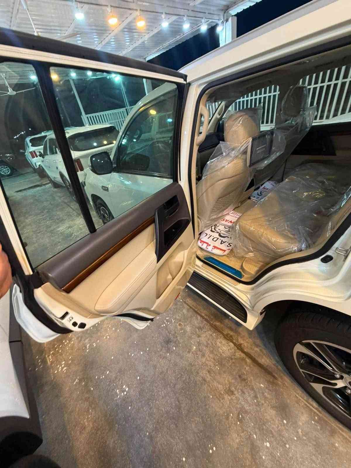 لاندكروزر وايت اديشن • ٢٠١٨ • رقم بغداد
