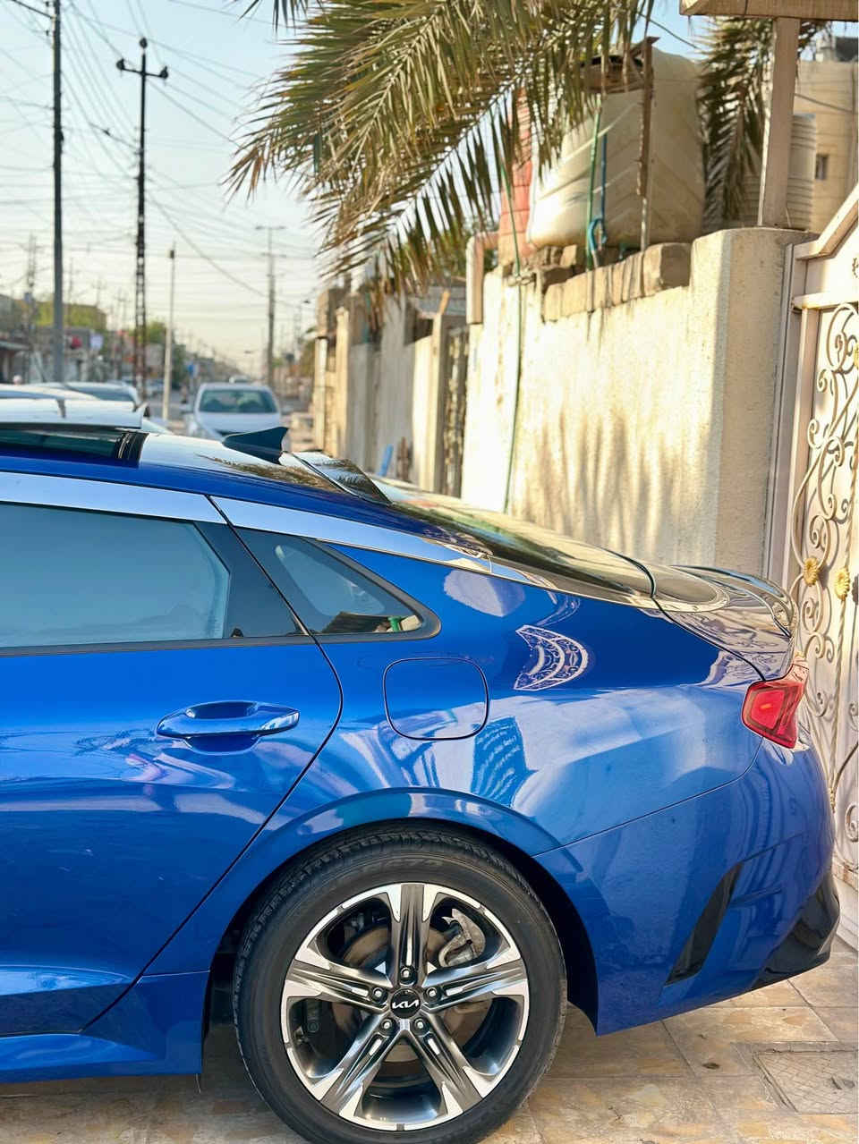 كي فايف 2022 للبيع فئة ال  EX بريميوم خمس كامرات  ex اعلى فئة بالمواصفات رقم بصرة حرة بأسمي مكينة 1600 توربو
داخل صاج 
فتحة بانوراما 
تدفئة وتبريد بالكشنات 
تدفئة بالستيرن 
كشن خزن ميموري 
حساسات امامية + خلفية 
رادرات 360 درجة 
كامرات 360 درجة 
توقف ذاتي 
سستم سماعات بوس 
حادثها فقط بارد بطرف الجاملغ ونص البنيد كلير من امريكا بدون ضربة بدون معجون 
وبلعراق صارت طخة بلباب بدلت الباب بلادي بدون ايرباك بدون دواخل شرط الفحص 
مكاني البصرة المعقل 
 للأستفسار:*********** البصرة, العراق
