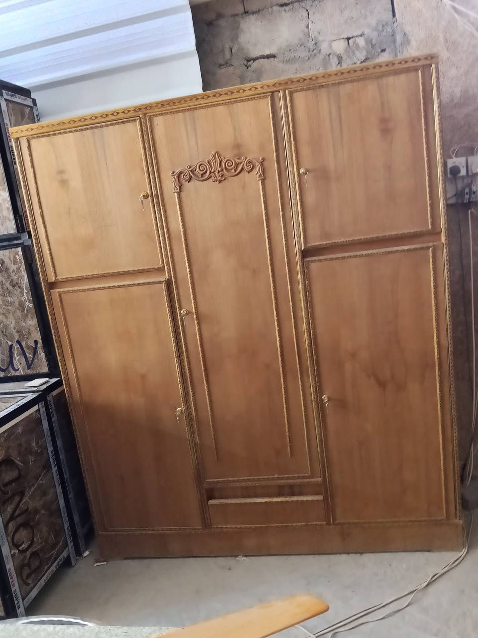 للبيع 
***********
***********
طارميه نهاية شارع البعث
