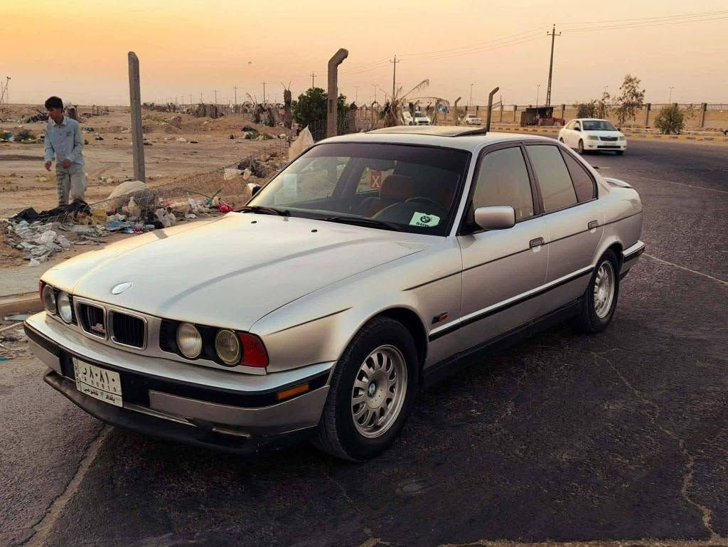 BMW 535 AC Schnitzer 1993
قبل كل شي كفاله من ضربة الجاكوج والشخطه صبغ عام جماليه 
اصل بليته 535
محرك 35 مفتوح جديد لا تنقيص لا تبخير لا نفخ 
كير الماني سلس كلش بدون تاخير 
اكسل m5  2٫92 رونك كلش ناصي 
تبريد قطعتين جديد
عليها ادامه كامله 
حداديه ودبلات جدد
انطلاقه بيها مخيفه جدا 
رون ناصي بالسرعات العاليه يعني 180 رونك 2.5
السياره فول مواصفات 
دبل جكمجه 
دبل ايرباك 
لايت زنون 
معروفه مواصفات AC Schnitzer اعلى فئه 
سنويه لغايه 2029
عليها غرامه 100 الف فقط 
مكانها النجف الكوفه 
مراوس بسياره تكسي او بيع 
سعرها 53 رغم صايره عليه 65 ربي يشهد 
متواجد خاص 
*********** النجف, العراق

نص مكتوب في الصور:
- Meta AI