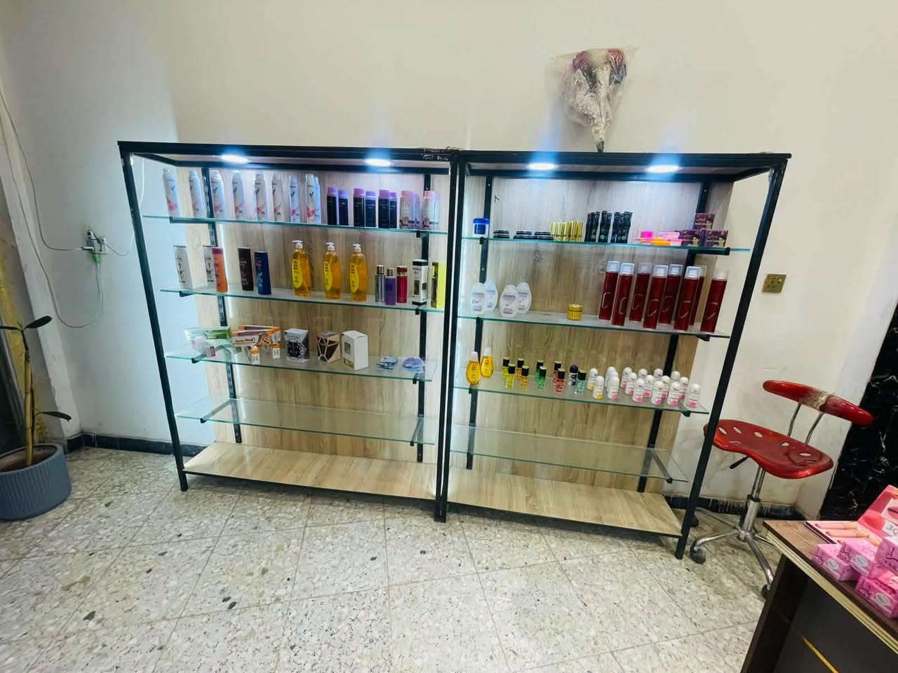 فاترينات عرض جام عدد ٢ قياس طول ١٧٠ والعرض ١٢٠ القطعه الوحده ب٥٥ الف
جام رفوف عدد ١٥ طول ١٢٠ سم مع الحديد مالتهن جدد 
الجام سعره ٩٠ الف والحديد مالتهن سعره ٥٠ الف شرط جدد مامستخدمات 
بغداد رئاسه العبيدي شارع ٢٠
*********** واتساب
