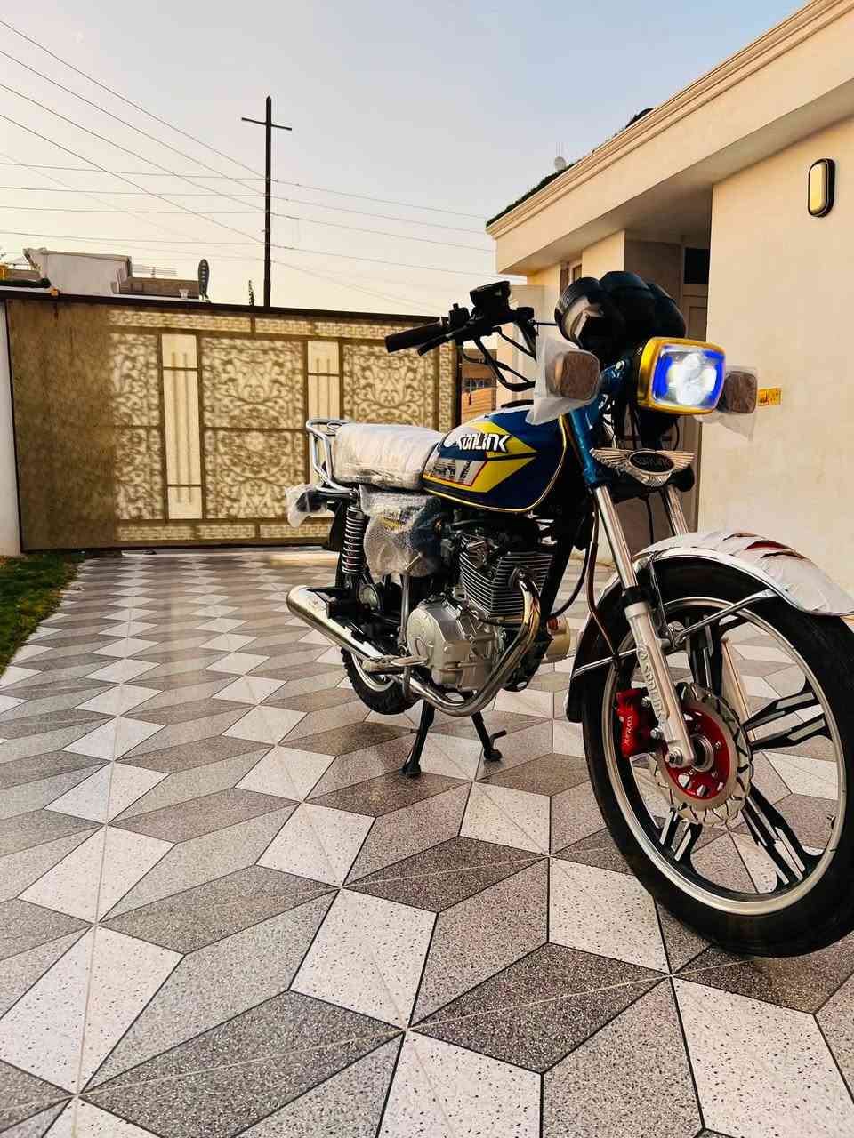 سلام عليكم دراجه سيفان 2024محرك 200ccشرط سبانه مامدود عليه كهربائيات كله شغاله بس شاشه طافيه ❓650 بيه مجال بصيط ***********
