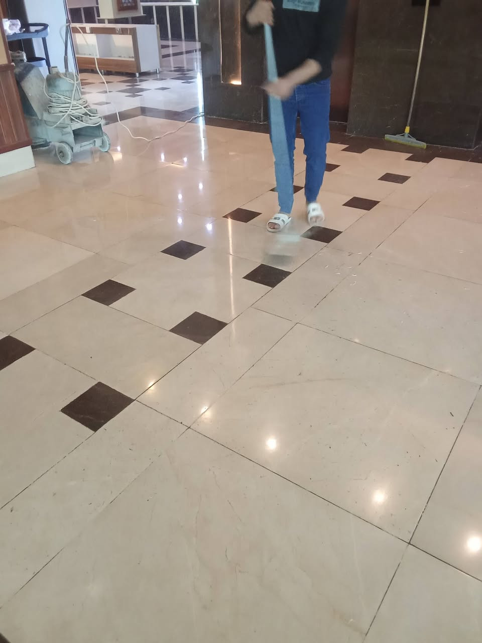 السلام عليكم هذا شغلنا درجه اولى الجلي موقعي رقم صاحب الجلايه ***********
