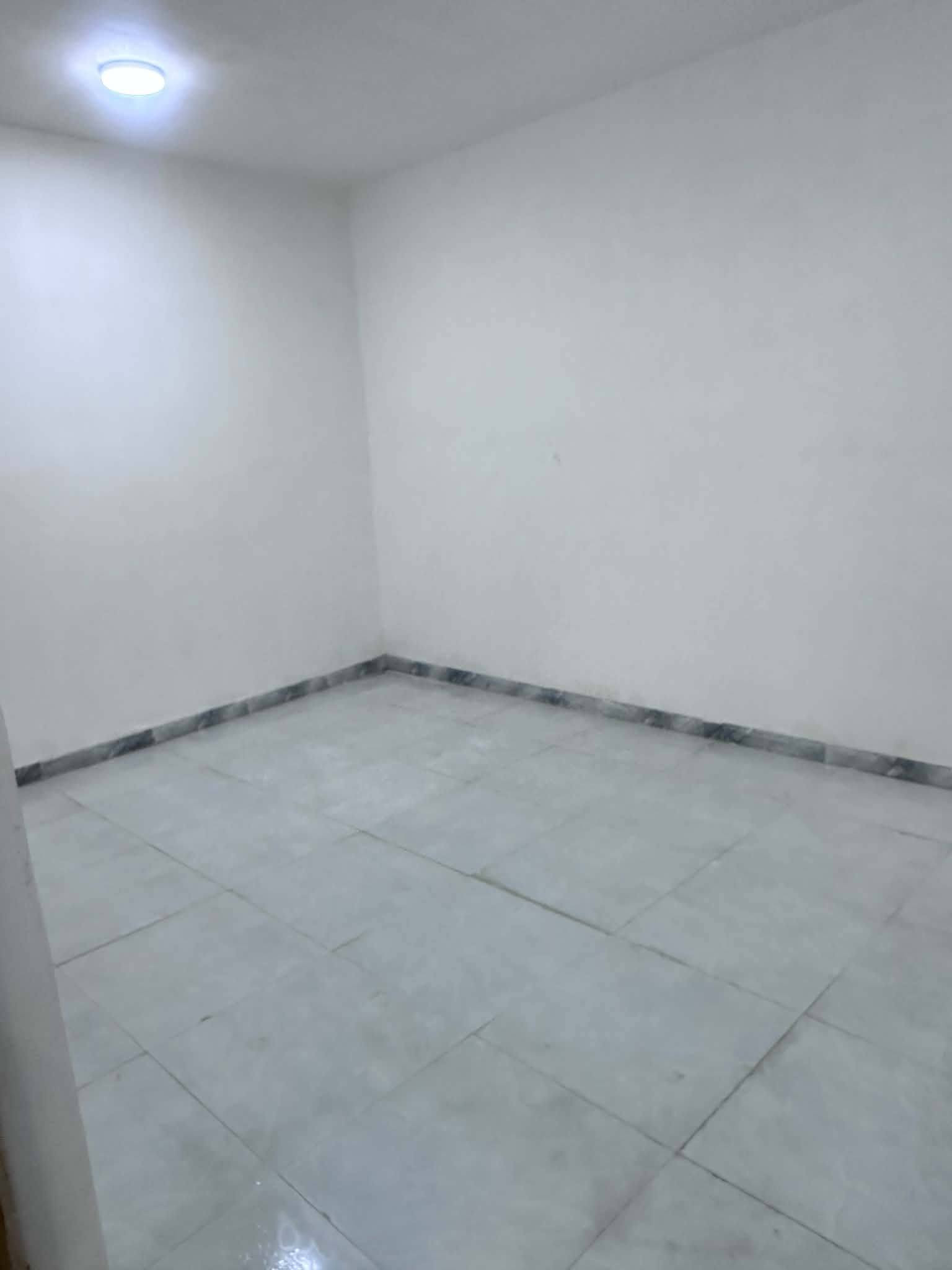 نجف شارع المطار • ١٠٠م • غرفتين