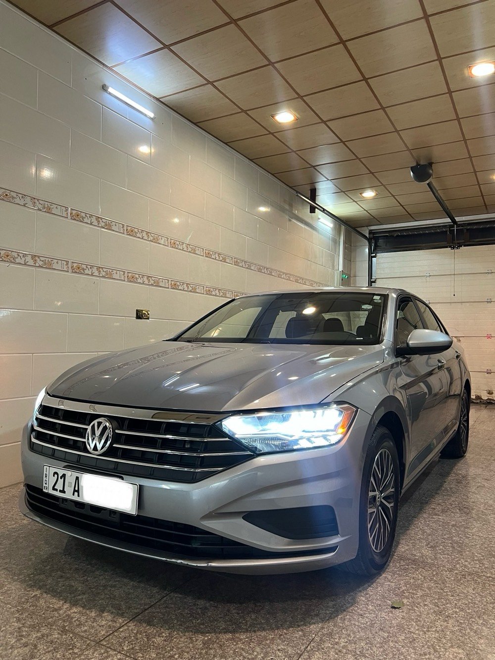 Jetta S 2021 , یەک دەرگای بۆیاخە ٤٨ هەزار میل ڕۆشتووە ، سەیارەیەکی بێ عەیب و کەم مەسرەفە ، لە سلێمانیم داوای ١٤٦ و معامەلەی لێ ئەکەم ، هەموو گیانی بە شەرت پێش و پاش کەپس بێ ئەیرباگ و ناو ، ١ دەرگای بۆیاخە ،تکایە ئەگەر مشتەری نیت و سعر تاقی ئەکەیتەوە بێزارمان مەکە، ڕەقەم شاصی و سۆنەری دانراوە ،لەگەڵ ڕێزم بۆ پەیوەندی  ***********  كوردى.       *********** العربية