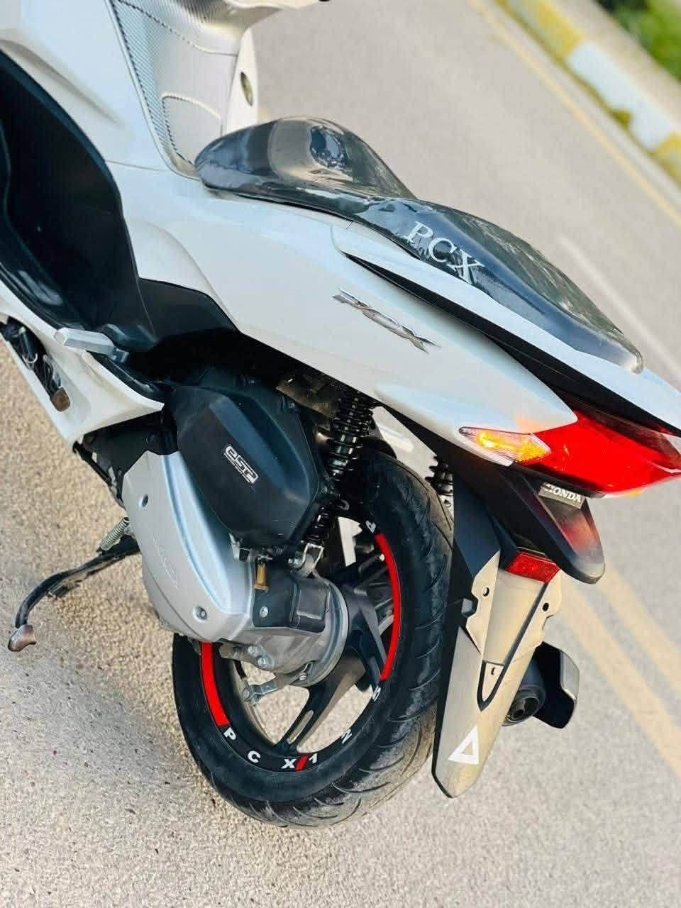 سلام عليكم....
دراجة (PSX) جيل (2) ياباني🇯🇵 رمبة🛵للبيع  ماشية 24
دراجة شلعه معدل كهربائيات كلهه شغاله 
دراجة جديده  بلادية
أي نقص مابيهة
مكينه 125cc
العنوان بابل المسيب
 الرقم 📞 ***********
