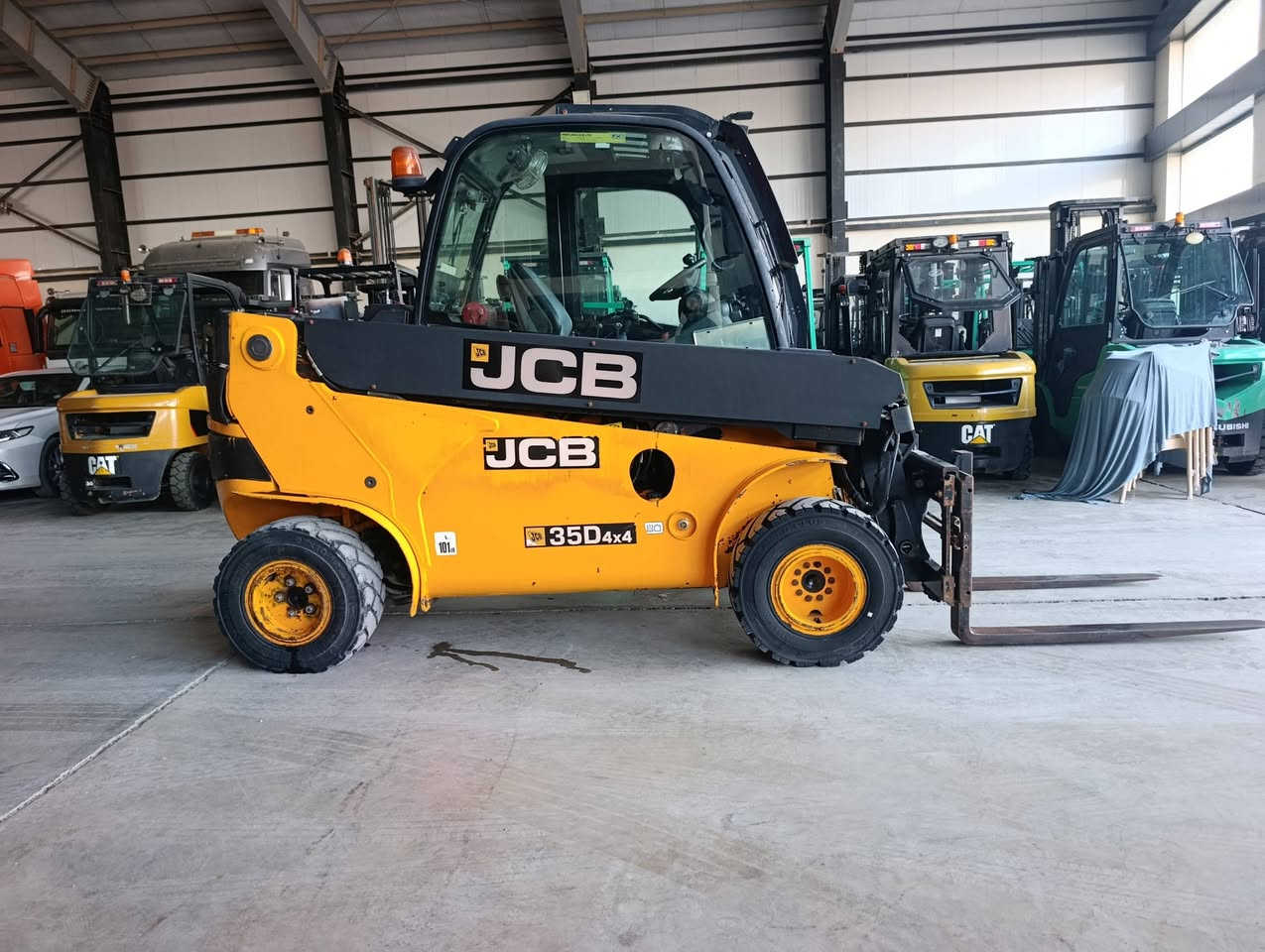 جيسيبي JCB  2014
 حجم  3 طن و نص مستخدم أوربا فقط
 دخول جديد  جب ناصي 2 قطع  ارتفاع الجب  3.70  مترات   4 حركات  محرك jcb  ديزل 
 آوراق منفيس مؤقت مشتغله قليل شوكيه مكفول كفاله عامە  للاستفسار   عن السعر اتصل على الأرقام  ***********  ابو ڤاران
 او مراسله واتساب  يوجد توصيل 🚚 الى جميع المحافظات  @highlight
