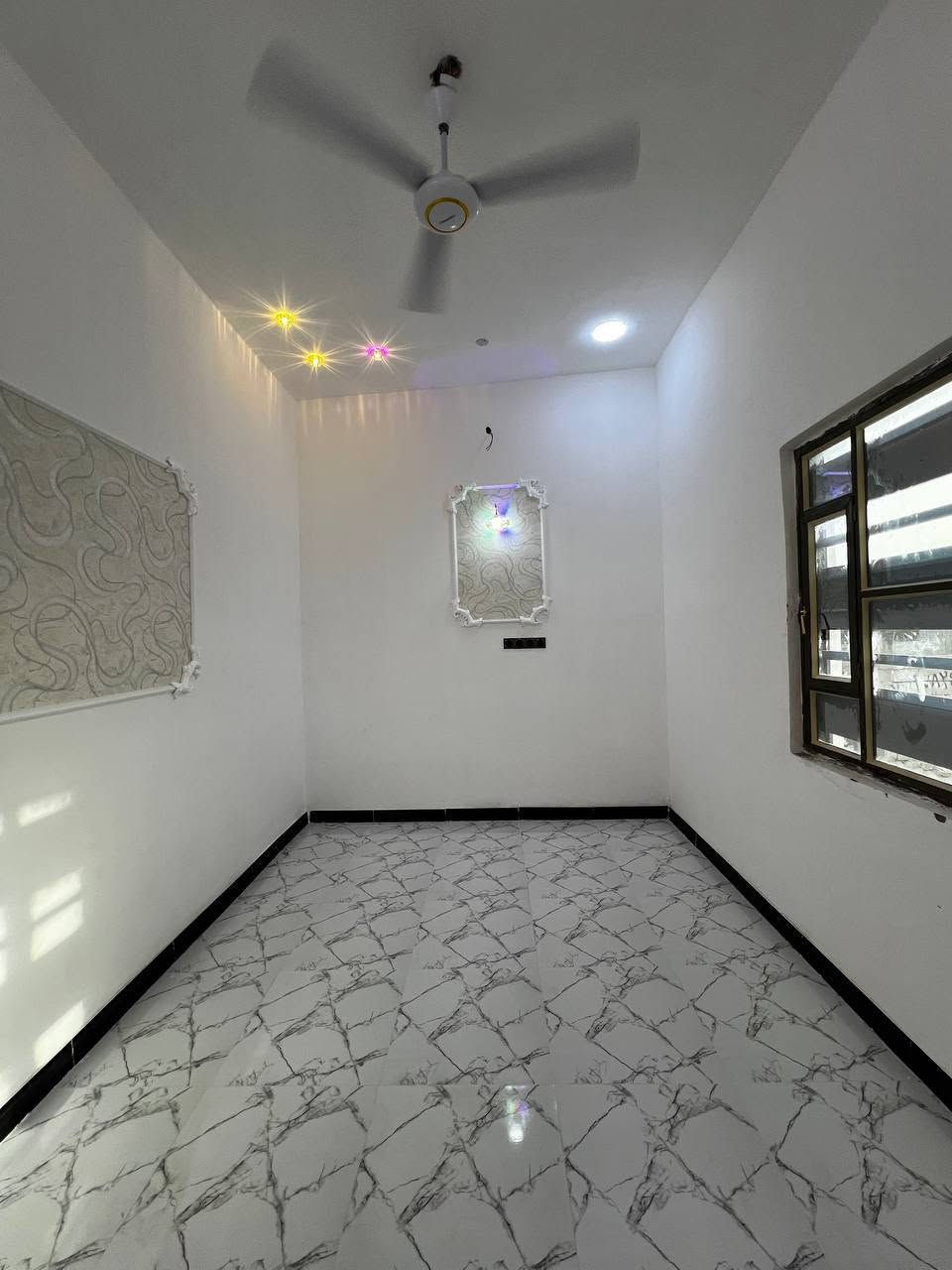 دار سكن #بسعر_جوه_السوك
البصرة - ابي الخصيب - طريق سيد حامد
مقابل مدينة الأندلس السكنيه
#المساحة :: 105م
#ركن مع توفر كافة الخدمات 
طابو صرف تحويل مباشر بأسم المشتري
#يحتوي ::
طارمة . صحيات خارجية . استقبال . مطبخ 
صالة . صحيات داخلية . غرفة منام واحده
#السعر_المطلوب :: 60 مليون قابل للتفاوض
#للأستفسار :: ***********

