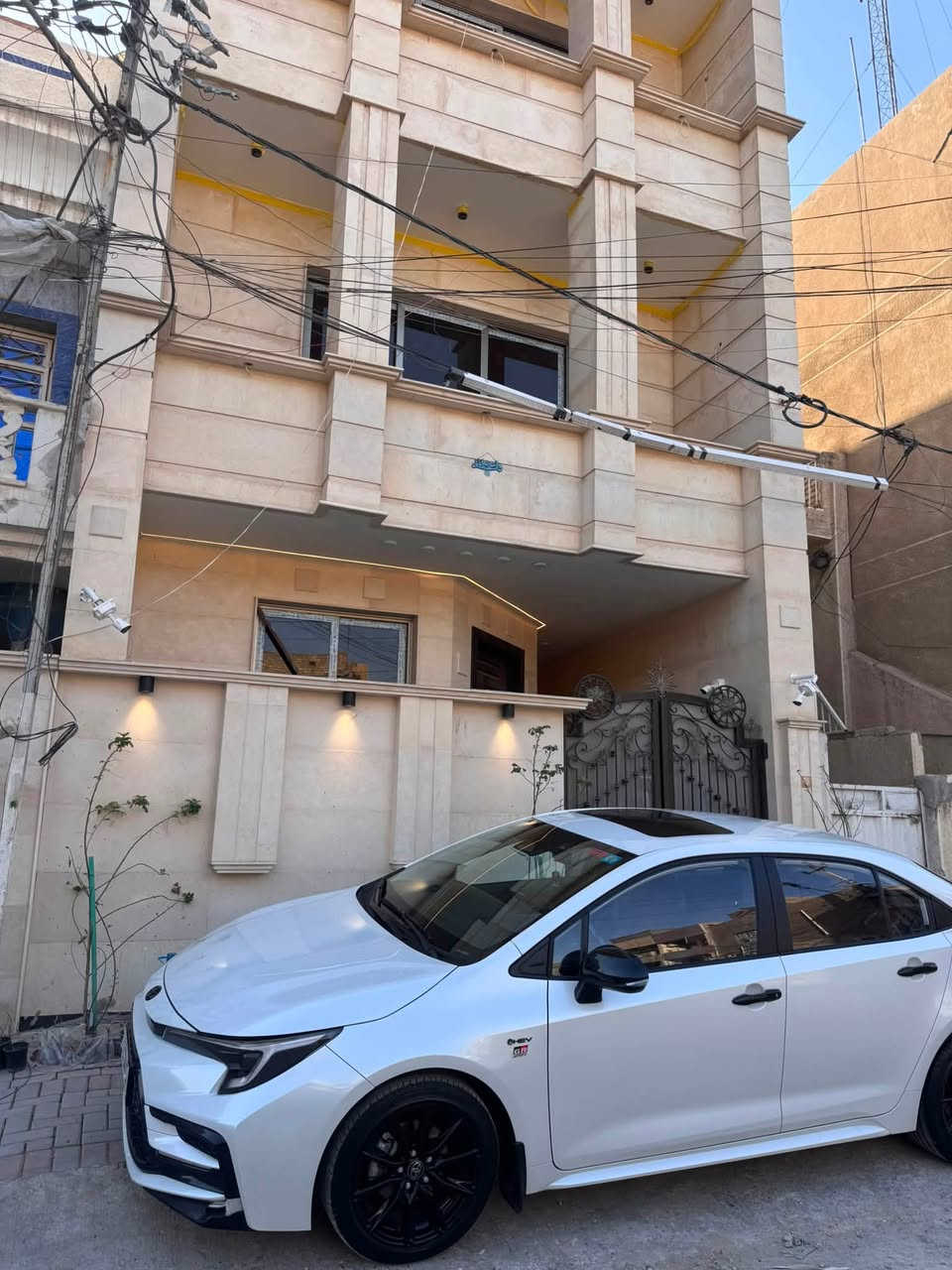 كورلا s  2025
اعلى مواصفات بلتجميع الصيني 
لون صدفي 
داخل احمر 
فتحت سقف 
كرسي كهرباء 
٣ أنظمة قياده 
كت خارجي GR بلادي 
ربع دعاميه خلفيه صبغ + رصعات خفيفه  صوره الدعاميه موجوده فقط شخط وليست حادث 
السعر 165 بيها مجال قليل كلش 
 مكاني البنوك ماشيه 31 وقابل للزياده
***********
