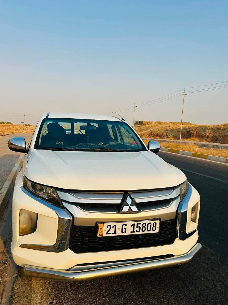 Mitsubishi 2020 دەرەجە دوو
بێ بۆیاخ تەنیا یەک دوو پەڵە ساردو کارتی هەیە
گێڕ ومەکینە وتەبرید وکارەبای بەشەرت
چوار تایەی تازە 
فەحس وهەزەو سەنەوی وڕەقەم تازە تاکو 2030
کۆبۆنی بەنزینی هەیە 
بەناوی خۆمانەوەیە شەرت تەحویل غەرامە بڕاوە
سعری 165 ومەجال
ژمارەی خاوەنی ***********
*********** كركوك, العراق
