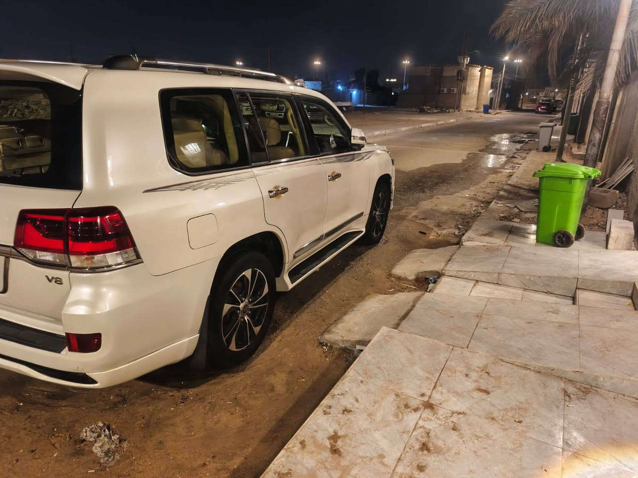 لاندكروز مديل ١٦ فول مواصفات ٨ سلندر بيها قطعتين صبغ بنيد وجاملغ خلفي وبيها بارد قليل رقم بصرة انكليزي تحويل مباشر السعر ٣٣٠  للإستفسار  ***********
