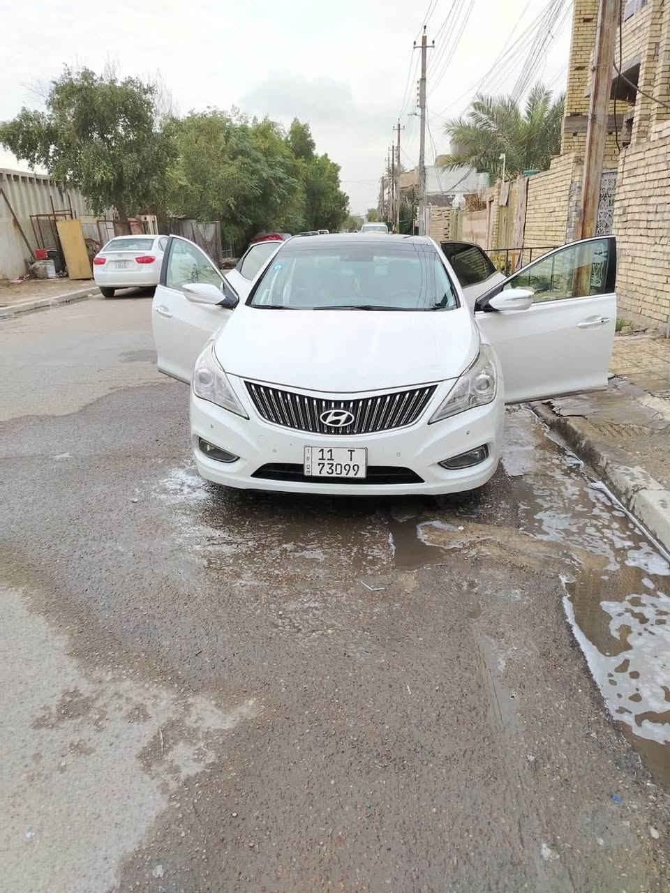 سلام عليكم ورحمة الله وبركاته هونداي ازيرا رقم بغداد ٢٠١٤محرك ٣٣٠٠مامفتوح سياره فقط جاملغ خلفي ماشيه ١٨٩مكان سياره بغداد ***********مامتواجد ع نت سياره فول مواصفات السعر ١٢٠
