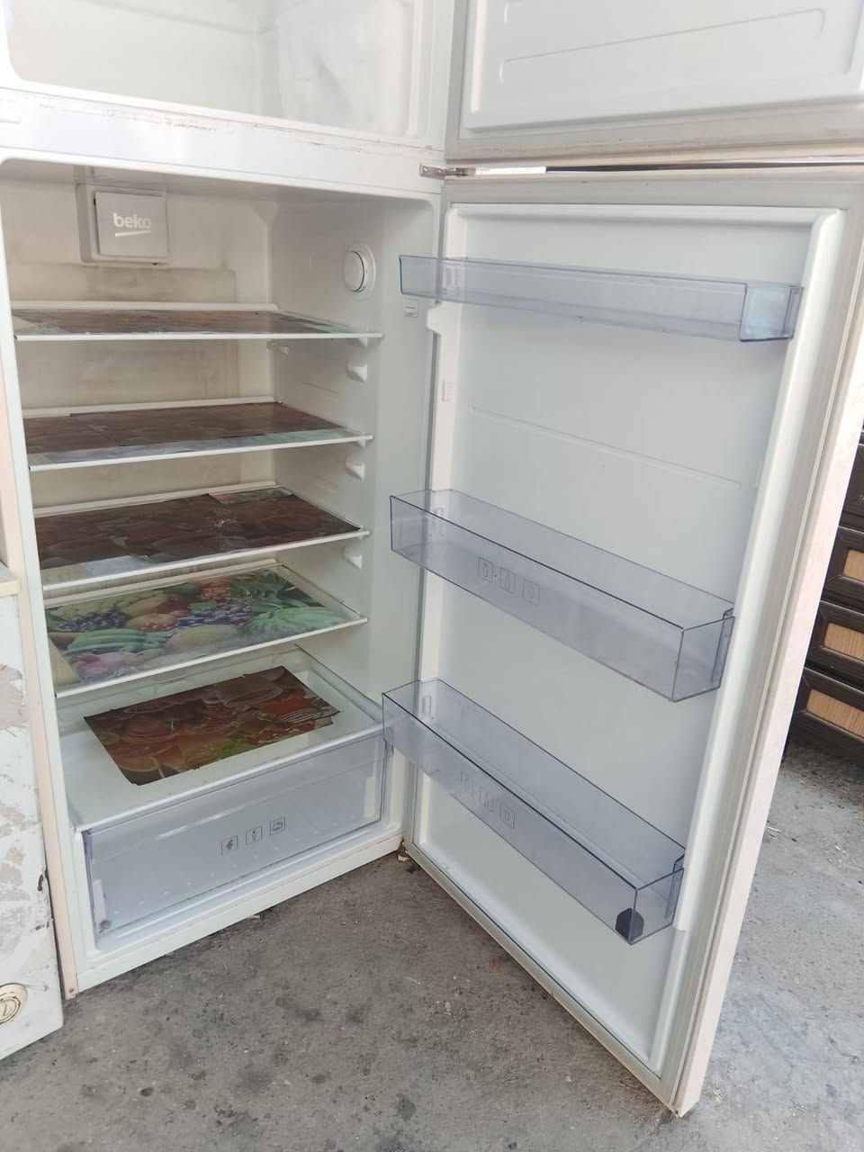ثلاجة بيكو حجم كبير اخت الجديده سعر 275 بيه مجال 
مجمده كلش نضيفه سعره 175 بيه مجال 
مكان شارع فلسطين ***********

