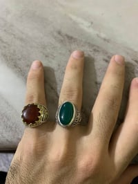 هذني محابس اثنين عقيق واحد احمر كرزي والثاني اخضر قياس الكرزي ٢٣ونص ول...