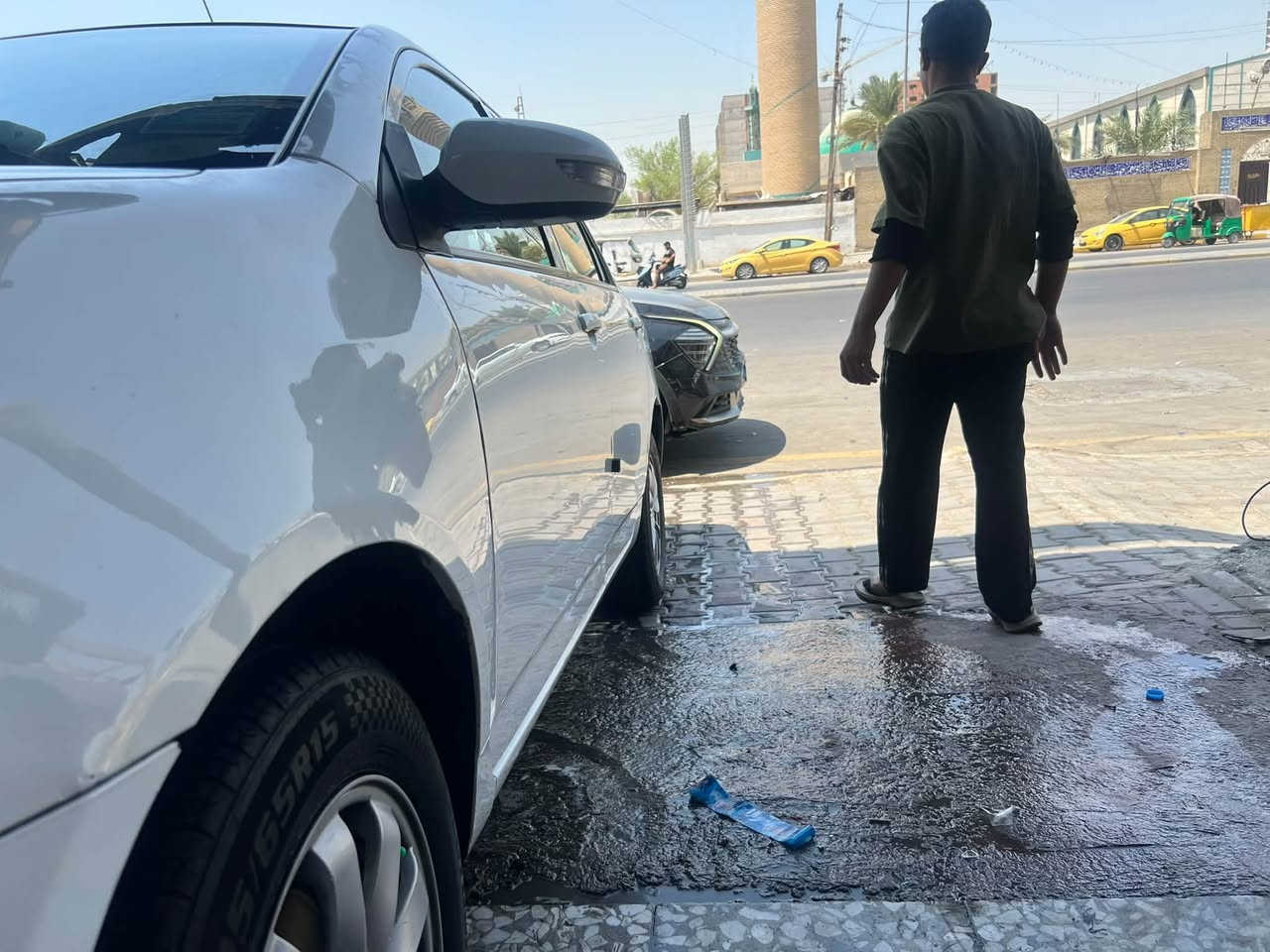 سلام عليكم اخوتي بوايدي جي ٣للبيع سياره كير محرك نضيف جديد تخم تاير ويل جديد تبريد ثلج سياره موديل 13تبريد ثلج فتحه جلد بصمه ويل كب شاشه رقم دولي سنويه مجدده هزه جديده بيها قطعتين كلير وطخه يم بك لايت بسيطه العنوان بغداد المشتل هـ *********** السعر 50
