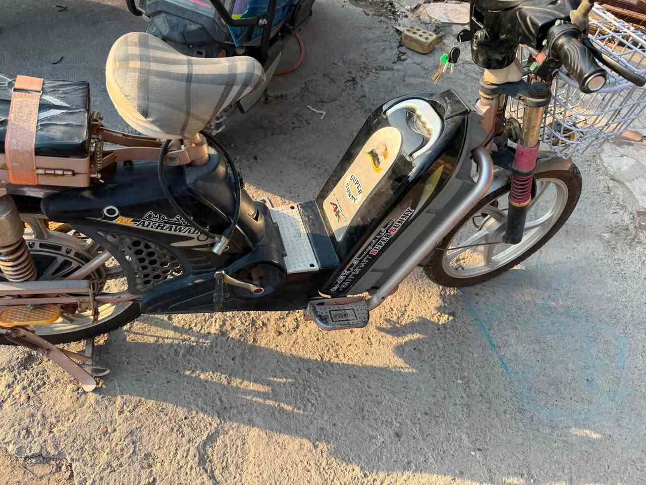 للبيع 325 الف وبيه مجال بطارياته  جدد ما بيه عيب الاخوين الاصلي
***********
