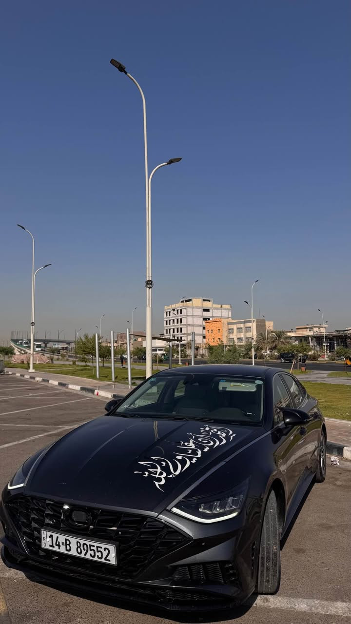 سوناتا 2021 بيها هواي مواصفات محركها 2500 گيرها جديد محركها نشط كله محسن افول والدهن كل تبديله 5000 كيلو ما امشيها اكثر السياره على ايدي نضيفه 
ضربتها موضحه بالصور بنيد وجاملغ وبيها ضربه بالعراق بالباب الخلف السائق

المواصفات 
ابل كاربلاي 
اندرويد اوتو 
اوتو هولد 
رادار امامي خلفي 
قفل سرعه 
سياقه ذاتيه 
تحديد مسار
الدخول بدون مفتاح 
قفل الابواب تلقائي 
بدون بنرواما 
تايرات مشلن 

وبيها هواي مواصفات متخلص والسوناتا معروفه بمواصفاتها والسياره نضيفه تجي وتشوفها وتشلع عيوني  سعرها 150$ وبيها مجال للشراي
مكاني البصره *********** البصرة, العراق

