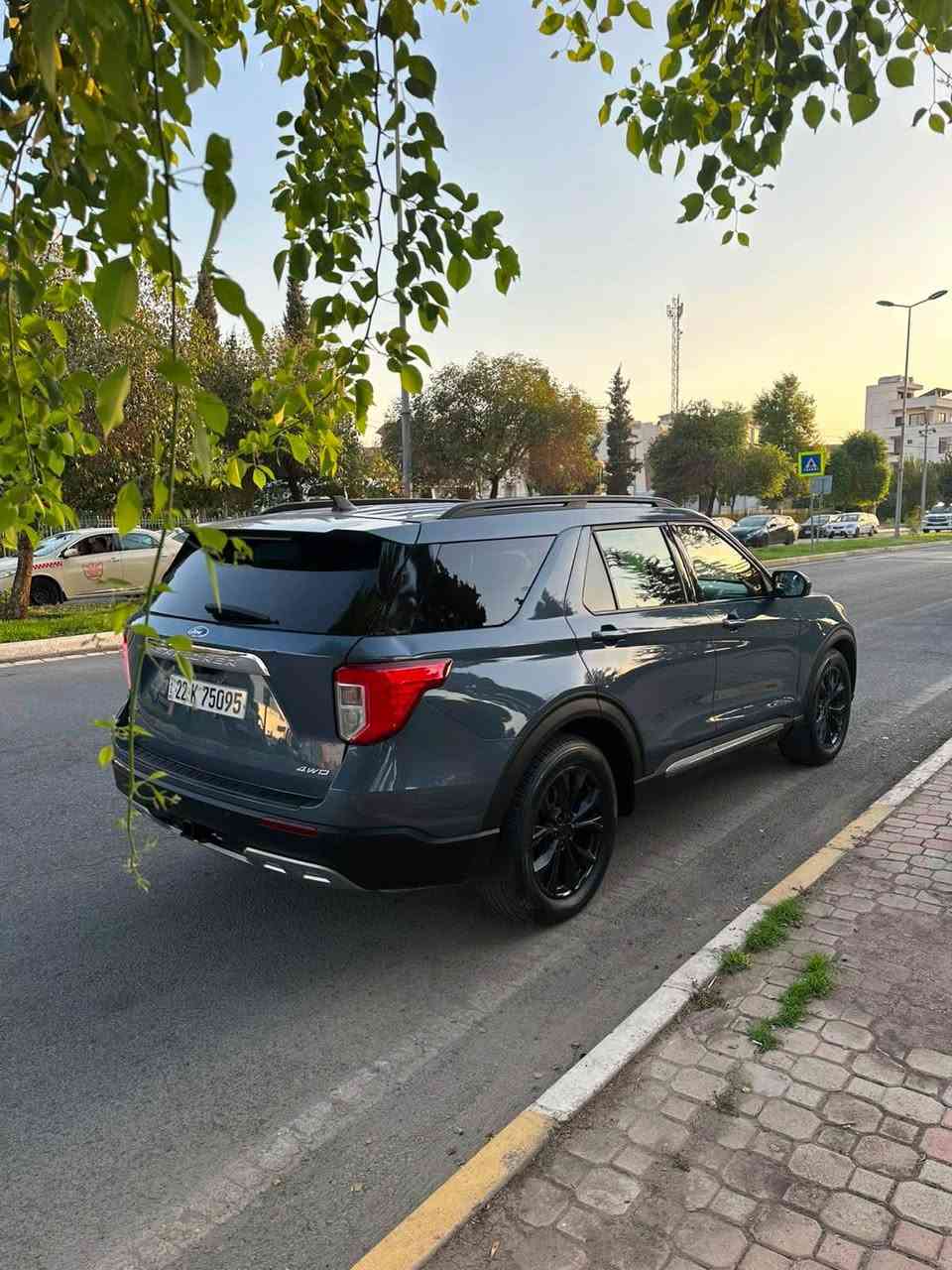 فورد اكسبلور موديل 2021
فوول فوول مواصفات 
گيرو مه كينه هه موو شتى به شه رت 
سه ياره كه 3 بارجه ى بوياخه بئ داخيلى 
بئ ارباك هيجى نيه هه موو شتى به شه رته 
زور خاوينه له سه ر ده قى خؤى ماوه 
سعرى 198 وه ره قه مه جاله كى كه م 
*********** أربيل, العراق
