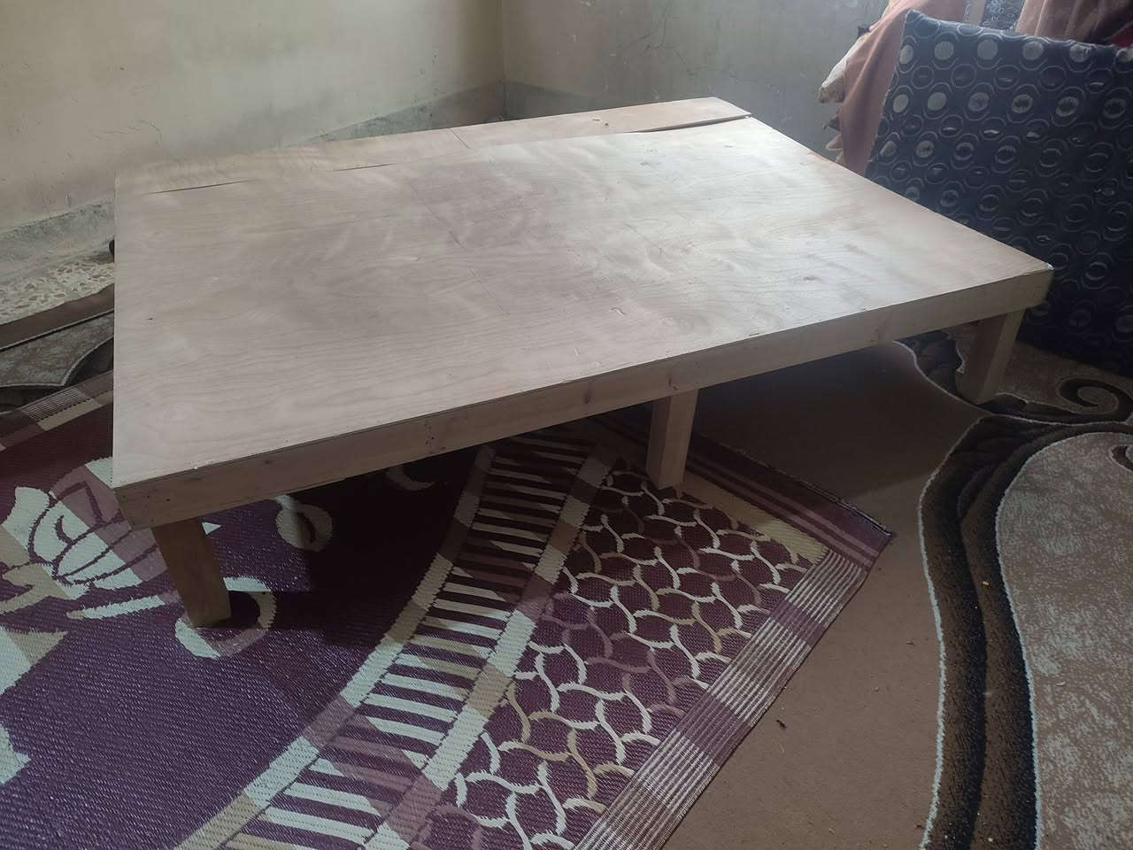 تخت للبيع استعمال قليل السعر     ٩٠ الف    ***********

