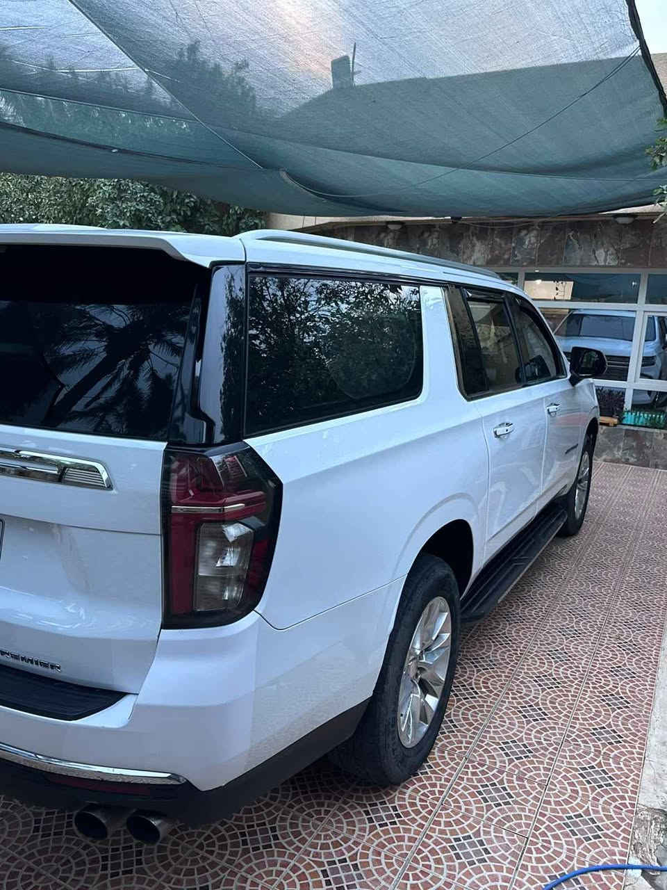السلام عليكم .. للبيع فقط 
شوفر سوبربان ٢٠٢٢ بريمير فول مواصفات عدا الفتحه 
وارد امريكي 
حادث بسيط فقط بنيد الدعاميه بلاديه شواصي لغود كفاله ايرباك ستيرن طاك وراجع سستم 
ماشيه ٤٧٥ الف كيلو قابل للزياده 
بيها خط اربيل نهضة .
السيارة جديده وجاهزه من كلشي وبدون نقص وترايها وين متريد 
السعر ٣٨٠ ورقه ... 
للاستفسار :
*********** بغداد, العراق
