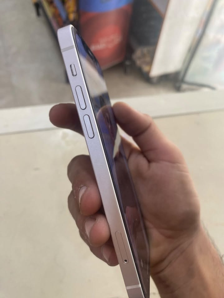مثل ما موضح الشاشه مبدله ومكسور وما مبدل بي اي شي بس شاشه النضافه كدامك السعر خاص عادي  مراوس
ارد واتساب فقط هذه رقمي ***********

نص مكتوب في الصور:
- ٢:٣٤ القطع والخدمة تجمع Apple سجل تاريخ القطع والخدمة، وهذا السجل يعرض معلومات عن هذا الـ iPhone وحالته وتفاصيل إصلاحه. معرفة المزيد... سجل تاريخ الخدمة الشاشة غير معروف
- ٢:٣٣
- حول
- الاسم
- Ali Haidar
- إصدار iOS
- 26.6.2
- اسم الطراز
- iPhone 12
- رقم الطراز
- MGGV3CH/A
- الرقم التسلسلي
- DNPF4RNSODYM
- انتهت صلاحية التغطية
- سجل تاريخ القطع والخدمة
- الأغاني
- الفيديوهات
- ١٠٨
- الصور
- ٣١٩