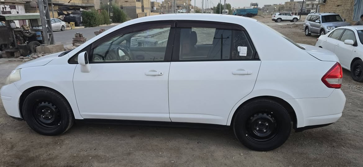 سلام عليكم 
نيسان تيدا  موديل ٢٠١١  نضيفه جدا 
كير مكينه مكفولات  
تبريد منظومة جديده  تدفئه شغاله 
صدر جديد 
رقم مميز بغداد  العنوان الكوت الخاجيه شارع قسم البلدي 
الرقم ***********
