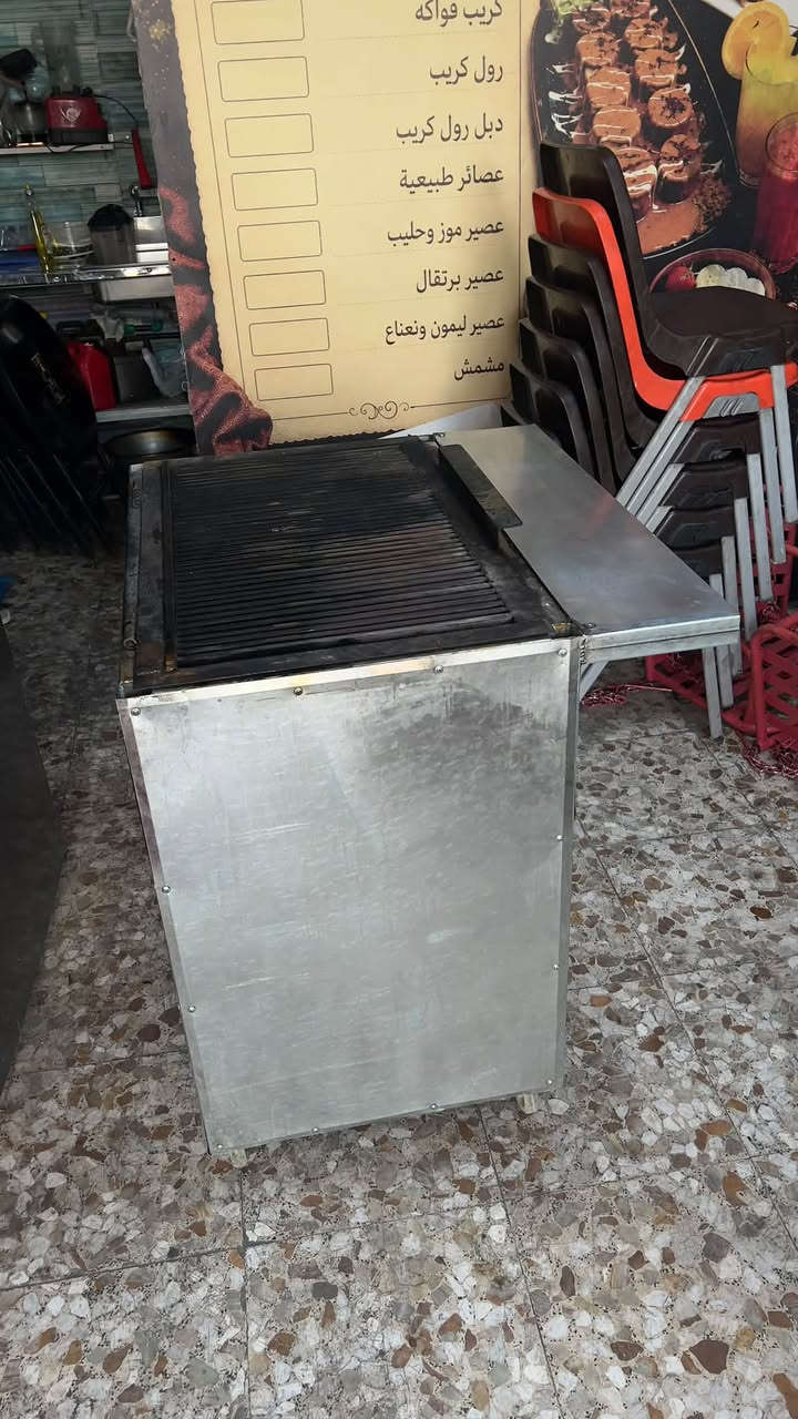 كرل فحم وغاز جديده بيه مغزن فحم قياساته نزال 75
عرض 86
طول 93 سعر 200 ماكني بغداد حي الاعلام وتساب فقط ***********
