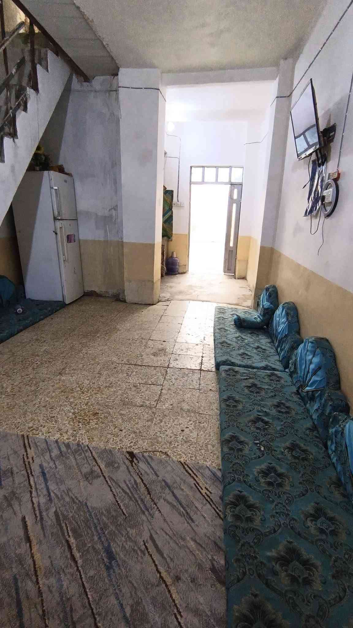 السلام عليكم عندي بيت المساحه 80 او75 يبعد عن حرم الامام علي ع
مشي 5 دقايق بناء جديد غرفتين وصاله ومطبخ وصطح جبير وطارمه تدخل بيهه ستوته وزياده البيت ع شارع عرضه 20 متر او اكثر العنوان نجف شارع المدينه جاده الحجر قرب مولده سيد قاسم الميالي السعر ب24 وبي مجال قليل ***********@
