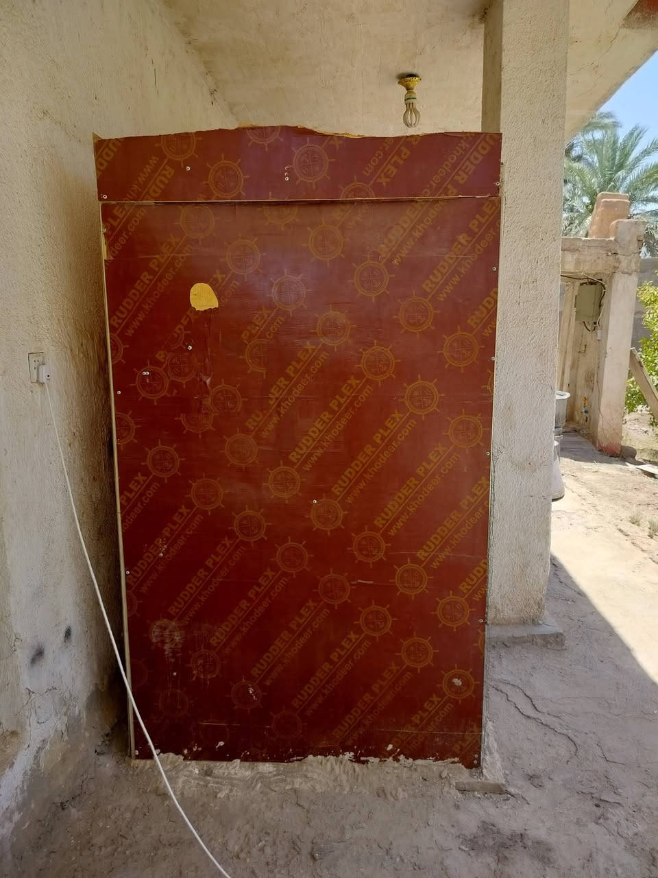 من رخصه مدير الكروب قفص لبيع طول3 امتار ارتفاع 2متر غمق متر 20حديد درجه اوله سيم درجه واله شوفت عينك كلشي يرهم طيور حب حمام دجاج سعر 200 وبي مجال مكان حله يم بوابه رقم***********
