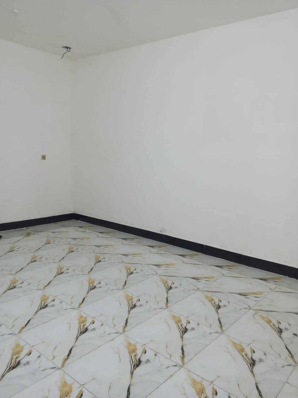 السلام عليكم
، عدنا اليوم بيت للإيجار في منطقه الجويلة 🏡

📐 المساحة:٢٠٠متر
🛏️ غرفة نوم
🛋️ صالة واستقبال
🍳 مطبخ
🌳 حديقة
🚗 گراج

⚙️ موتور
🔥 گيزر
💧 تانكي
⚡ واير مولد

✅ البيت جاهز ومجهز بالكامل فول سيراميك بناء حديث

💰 الإيجار والاستفسار على هذا الرقم ***********
