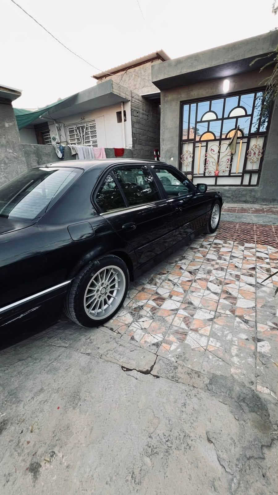 ⸻

🚨 للبيع BMW E38 موديل 1999 – 740i 🚨
🔥 ماكينة 4.4 V8 – سيارة مميزة جداً ونظيفة
شكل موديل 2000
للبيع BMW E38 موديل 1999، سيارة مرتبة ومحافظة عليها، وحالتها ممتازة، ومناسبة جداً لعشاق الـ E38 والـ BMW الكلاسيكية.

🔹 المواصفات والتجهيزات:

• ماكينة 4.4 V8
• الماكينة والقير بحالة ممتازة
• دينمو جديد
• منظومة الماء جديدة
• السيارة خرسة وهادئة وما بيها أصوات مزعجة
• داخلية جلد أسود نظيف جداً
• ستيرن صاجي أصلي
• كشنات كهرباء
• حركه/تحكم كهربائي حسب التجهيز
• بردة كهرباء خلفية
• حساسات خلفية
• تبريد مناخين
• التكييف شغال وبارد جداً ❄️
• ويل أصلي Alpina 18
• لايت زينون
• كهربائيات السيارة كلها شغالة
• السيارة محافظة ومعتنى بها

🛠️ السيارة عناية مهندس حسين المميز
السيارة ما يمسكها إلا مهندس حسين المميز، وهو المسؤول عن صيانتها ومتابعتها.

📌 سيارة نظيفة ومميزة، .
🔥 E38 … هيبة BMW.

للتواصل والاستفسار:
📞 [***********[
