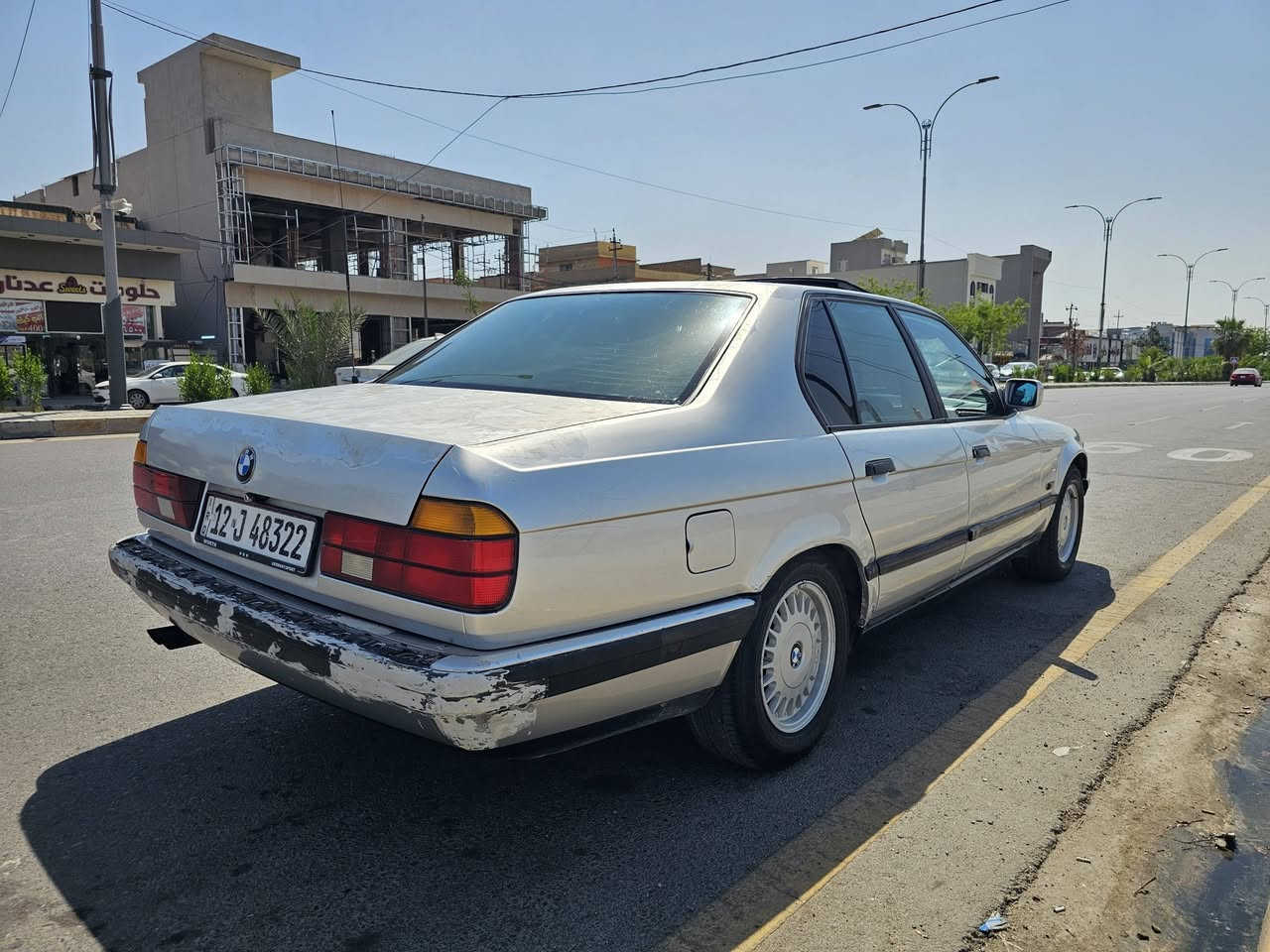 بي ام للبيع حجم 735 اصل 730 
سيارة موديل 1992 
تبريد ثلج تدفئه 
كشنات هيتر 
سلايت 3 وضعيات 
صندوق شفط
جامات كهرب
دبل جكمجه 
ودبل ايرباك 
محرك شرط
 كير تاخير اول نمره فقط وبعدها طبيعي يحتاج تنظيف كونترول فقط 
حداديه اماميه وخلفيه تعبانه 
سنويه الى 2030 با اسمي 
تحويل فقط بدون وكاله 
سعر السياره 48 $ 
مكان السياره موصل مزارع زيونه 
***********
