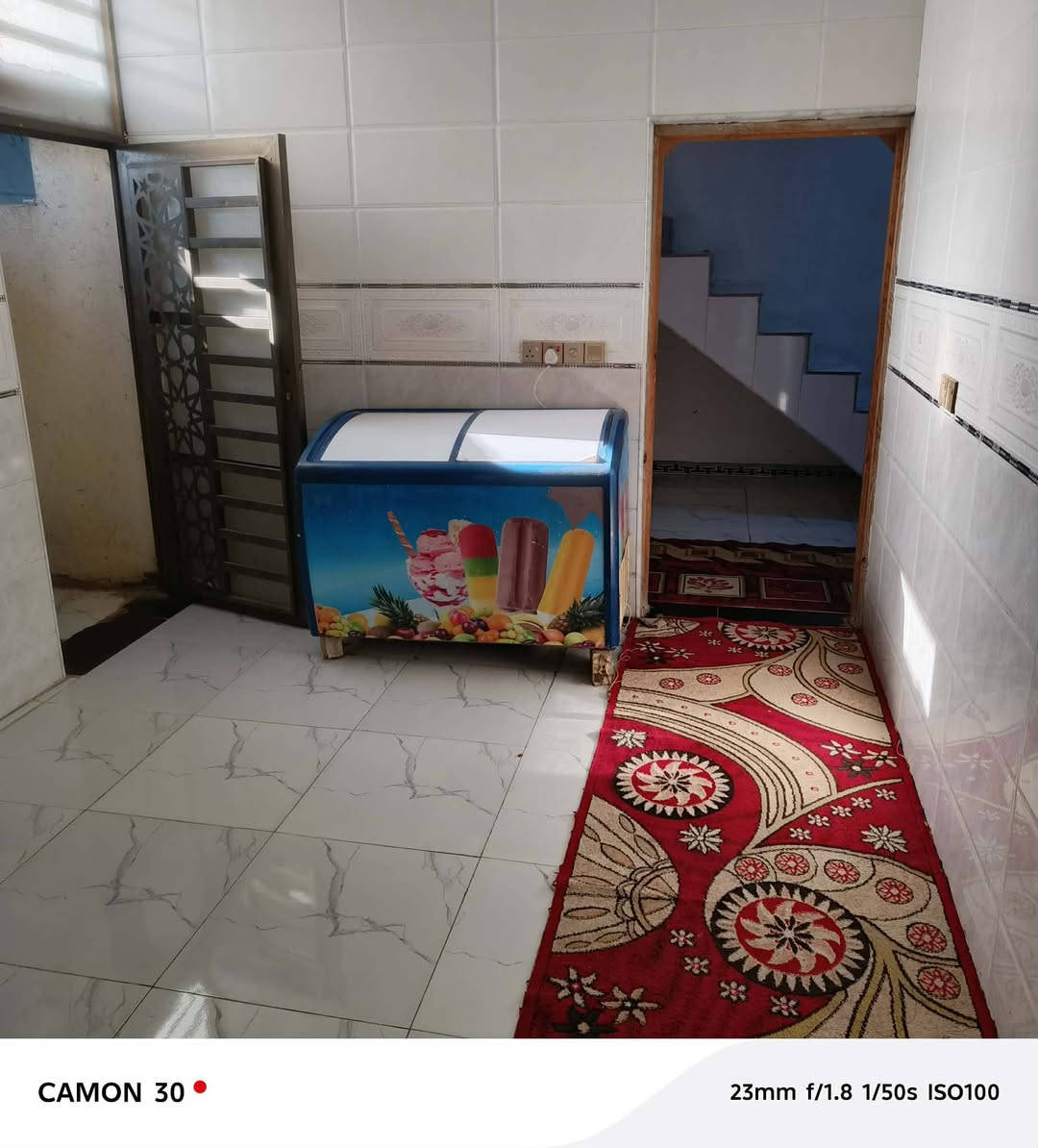 سلام عليكم بيت للبيع مساحة 300م في كربلاء المقدسة شارع الحافظ قرب البزل سند 25قرار محكة كامل. خدمات نزلة عن التبليط 300م للاستفسار ***********
