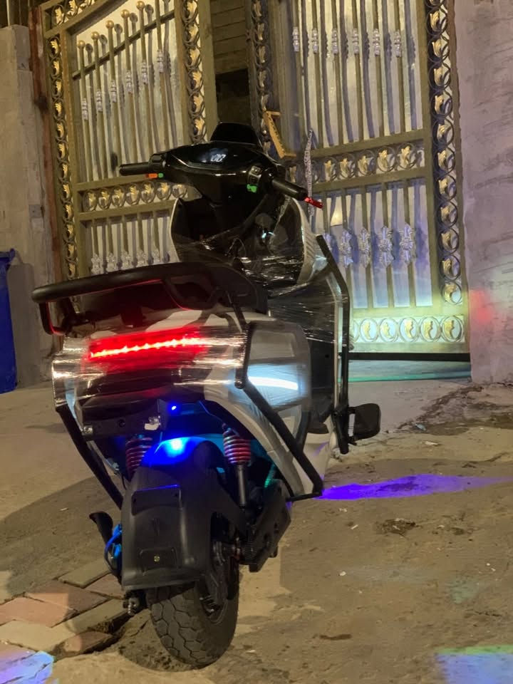 دراجه شحن 
فووووول نضافه 
6بطاريات مفوله شرط الفحص
الدارجه ناقصها بس بريك 
سعر 600 وبيها مجال 
موشراي لا تتصل 
***********

