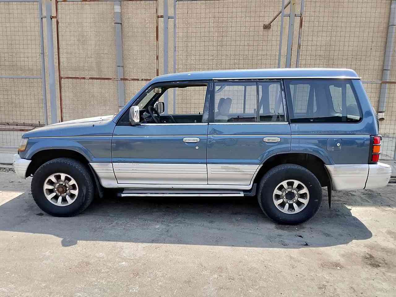 مستوبيشي باجيرو مديل 96  فور ويل مكينة كاز بلاد رقم بصرة بسمي سنوية  28  السعر 40 وبيها مجال العنوان بصرة ابو الخصيب رقم ***********
