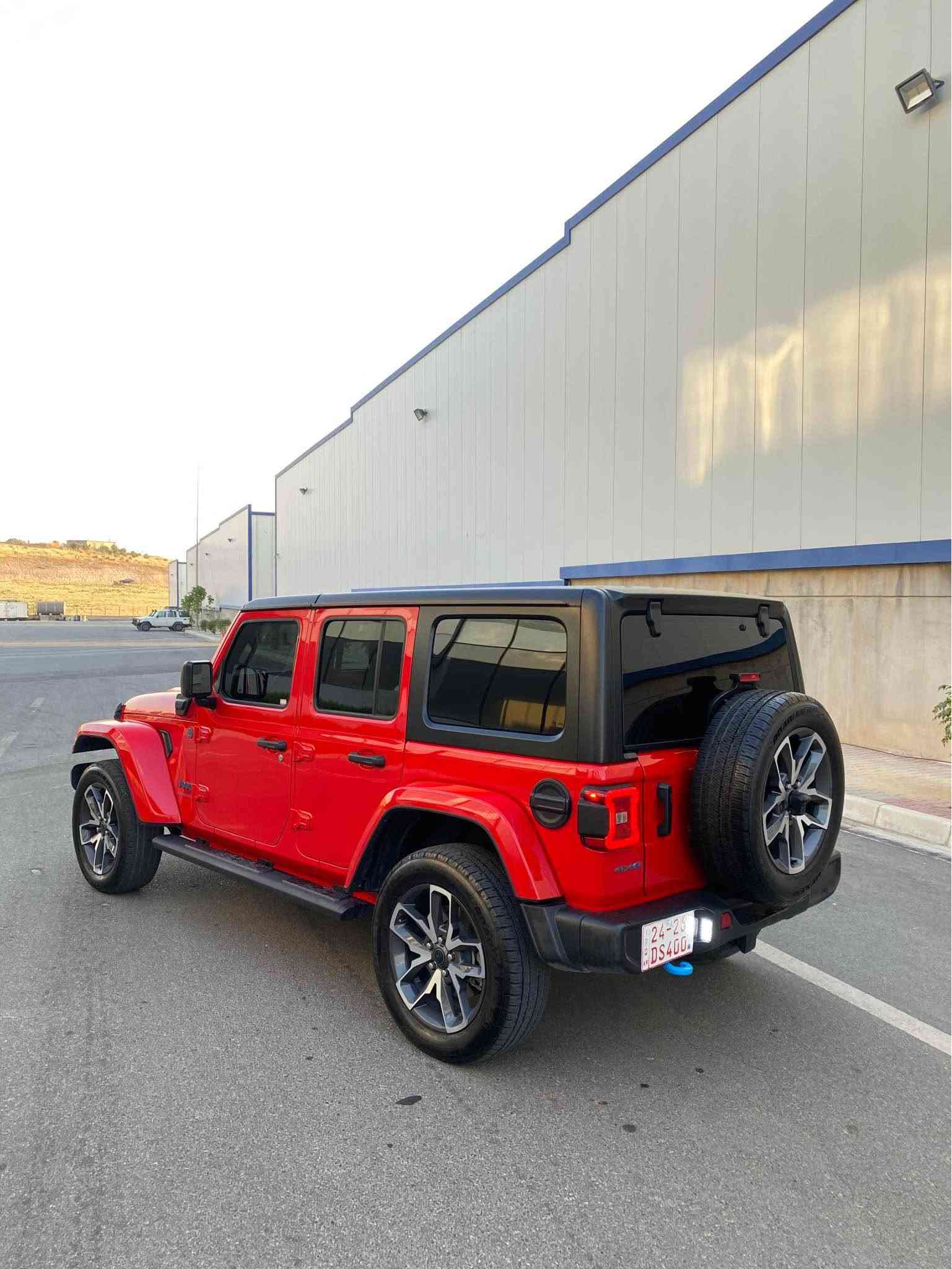 🔥 Jeep Wrangler 4xe Sport S 2024 🔥
كلين تايتل من دعامي للدعامي ب شرط بدون صبغ 🔥
🚙 موديل 2024
⚡ 4xe Hybrid – هايبرد
🛠️ محرك 2.0 تيربو – 4 سلندر
💪 قوة النظام تصل إلى 375 حصان
⚙️ گير أوتوماتيك
4️⃣ دفع رباعي 4×4
📍 اللون: أحمر
⭐ فئة Sport S 4xe

✨ مواصفات وتجهيزات:
• شاشة ونظام ترفيه
• شاشة كبيرة 
• كاميرا خلفية
• تحكم بالمقود
• مثبت سرعة
• تشغيل عن بُعد
• كراسي أمامية مدفأة
• دركسون مدفأ
• دخول وتشغيل بدون مفتاح
• نظام مراقبة النقطة العمياء
• حساسات اصطفاف خلفية
• نظام صوت Alpine
• سقف هارد توب أسود 3 قطع

سيارة كلين تايتل من دعامي للدعامي ب شرط 
موديل حديث شاشة كبيرة مكفولة كفالة عامة لون مميز 
ماشية ٢٧ الف ميل تقريباً 
مكفولة من گير محرك كهربائيات ب شرط 
سعرها بلاششش بلاشش
298$ ورقـــة و بيها مجال 🔥🔥
للأستفسار اتصل على هذا الرقم 
كورك-واتساب 
*********** سميل, دهوك
