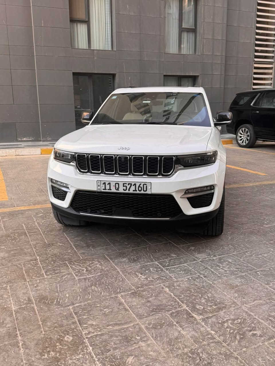 جيب گراند شيروكي لمتد بلس 5 راكب
الموديل: 2024 (خليجي)
مكفولة 
العداد:30000 كم 
السعر 60 مليون قفل 
للتواصل ***********
ضمان شركة هارلم / بعدها بالضمان
المحرك: 3.6 لتر 6 أسطوانات (V6)
القوة الحصانية: 293
عزم الدوران (نيوتن-م): 352
ناقل الحركة: اوتوماتيك 8 سرعات
السيارة مغلفة بالكامل PPF - السمك 10 ضمان ١٠ سنوات من GMC Film
المواصفات:
*نظام دفع رباعي 4X4 متطور
*فتحة سقف بانوراما
*الصندوق كهربائي بخاصية البصمة
*ويل المنيوم قياس 20 انج
*شاشة التحكم الرئيسية لمس بنظام Uconnect 5 بقياس 10.1 انج مع نظام ملاحة
*شاشة القيادة الرقمية بقياس 10.25 انج
*رادار تفاعلي مع خاصية التوقف والانطلاق
*تحذير النقطة العمياء
*تحذير الخروج عن المسار
*نظام المحافظة على البقاء فى المسار
*خاصية المساعدة على التوجية فى التقاطعات لتفادى الحوادث
*حساسات امامية وخلفية
*كاميرات 360 للرؤية المحيطية
*المرآة الداخلية مزودة بشاشة لعرض الكاميرا الخلفية
*نظام مانع تصادم خلفى
*نظام القيادة شبه الذاتية
*مقصورة الركاب من الجلد الفاخر
*المقاعد الامامية مبردة ومدفئة
*المقاعد الخلفية مدفأة
*مقعد السائق والراكب كهربائي
*مقعد السائق ذاكرة
*نظام ابل كار بلاى و اندرويد اوتو لاسلكي
*نظام صوتي فاخر 9 سماعات من ALPINE
*دخول ذكي (بصمة)
*نظام التشغيل عن بُعد
*مصابيح أمامية أوتوماتيكية مع مصابيح نهارية وكشافات ضباب LED
*نظام التحكم التلقائي في الضوء العالى
*دواسات جانبية
*ماسحات زجاج أمامي حساسة للمطر
*شاحن هاتف لاسلكي
*انماط قيادة متعددة رياضية وللطرق الوعرة
*وسائد هوائية أمامية متعددة المراحل ووسائد هوائية جانبية ووسائد هوائية أمامية/خلفية.
*نظام التحكم الإلكتروني بالثبات.
