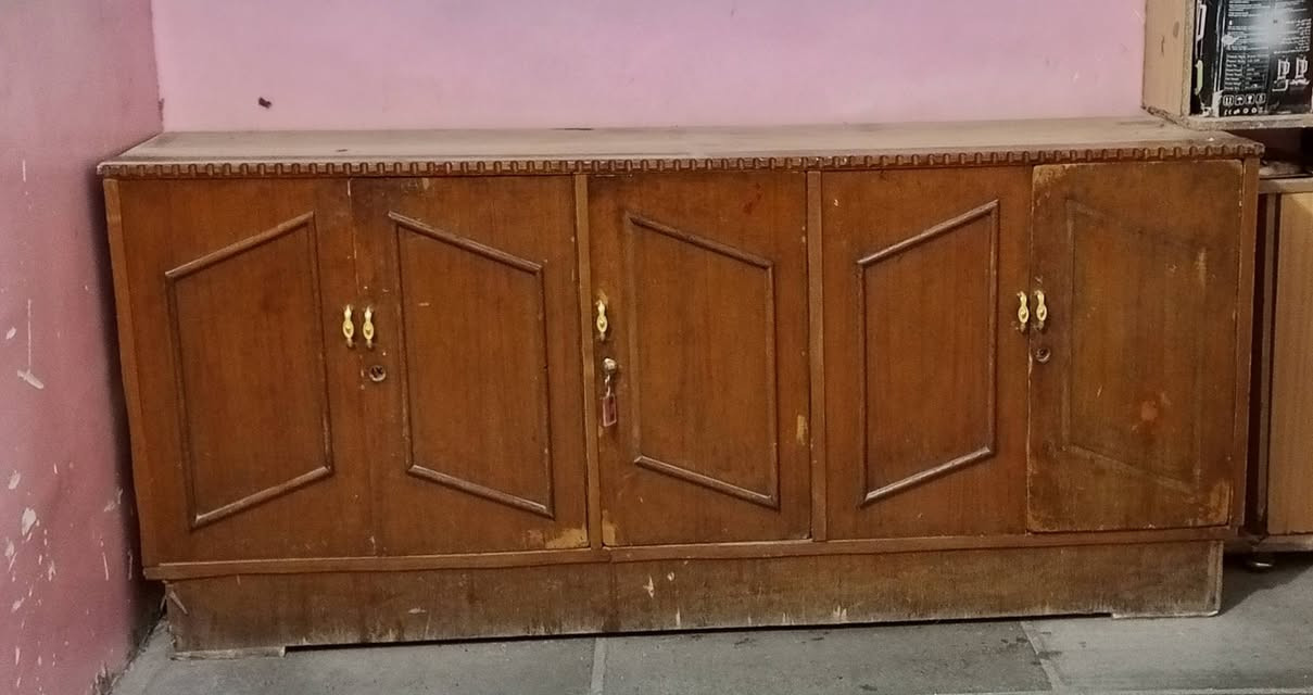بوفيه للبيع السعر ٦٠ الف المكان حي طارق الوسط موبايل ***********
