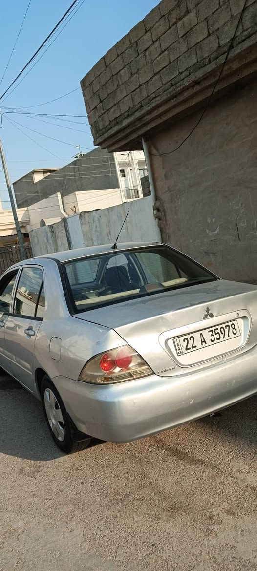 لانسەر 2010
سنەوی و ژینگەو ڕەقم نوێ
چوار پارچەی هەیە
پێش و پشتی بەشەرت 
مەکینە گەورە
ناو داخلی زۆرجوانە
دەرەوەی کاڵ بوونەوە و شوخت وقۆپی هەیه
هەموو شتێکم نوسیە ئەگەر مشتەری ئەوە ڕەقمی ساحێبی 
*********** أربيل, العراق
