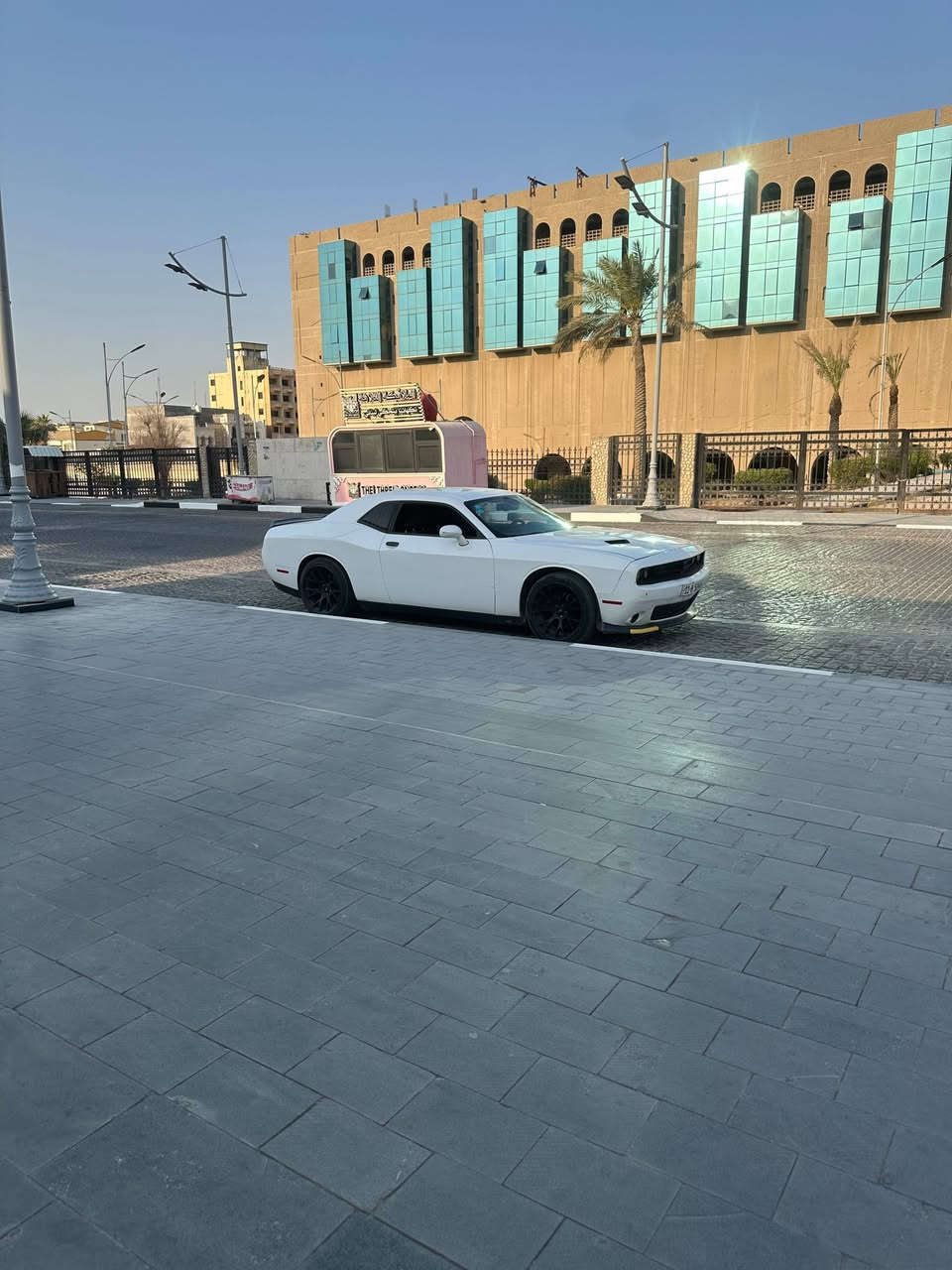 سلام عليكم اخوتي مستعجل ع البيع بدون مراوس بيع فقط جالنجر ١٨ بيها بارد بالجاملق الخلفي وصار بيها ضرر روس الشواصي خسفه بسيطه كلش بدون ايرباك البنيد مفتوح وراجع نفسه علمود تقسيم نفتح بدون قطرت صبغ نواقصها بيها الوسطيات مال الكزوز يخرخشن والصدر ٧٠ % الباقي جاهز رقم بغداد بأسمي تحويل مباشر مكان السياره بصره للاستفسار اكثر اتصال او واتساب *********** السعر ١٤٠ وبيها مجال بسيط
