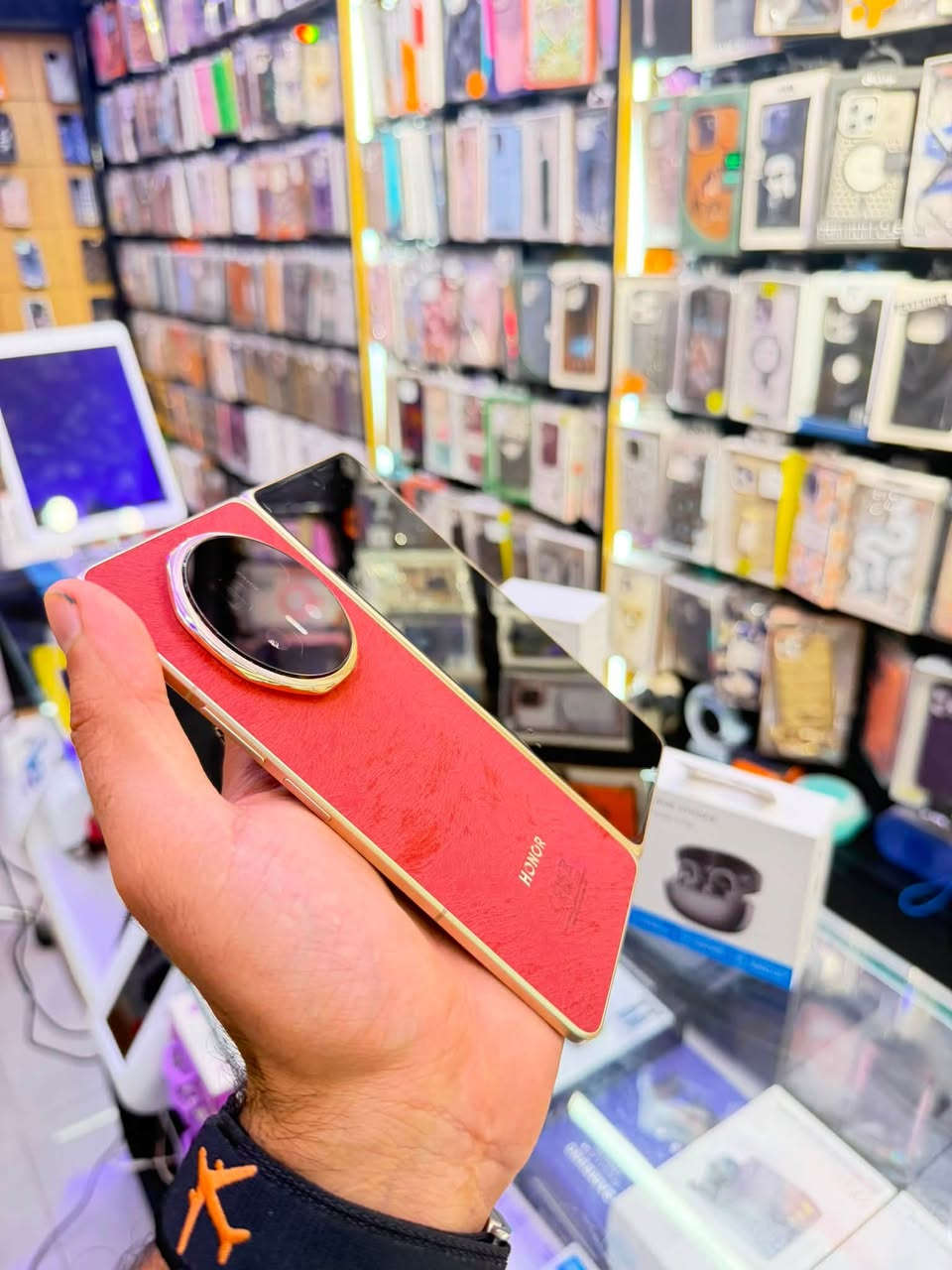 السلام عليكم 
هونر ماجك v6 
استخدام 47 ساعه 
كامل ملحقات معه الهدايا 
السعر مليونين او 100 
سعر الجديد مليونين او 550 
الجهاز بعده على وضع الشركه جديد 

***********

