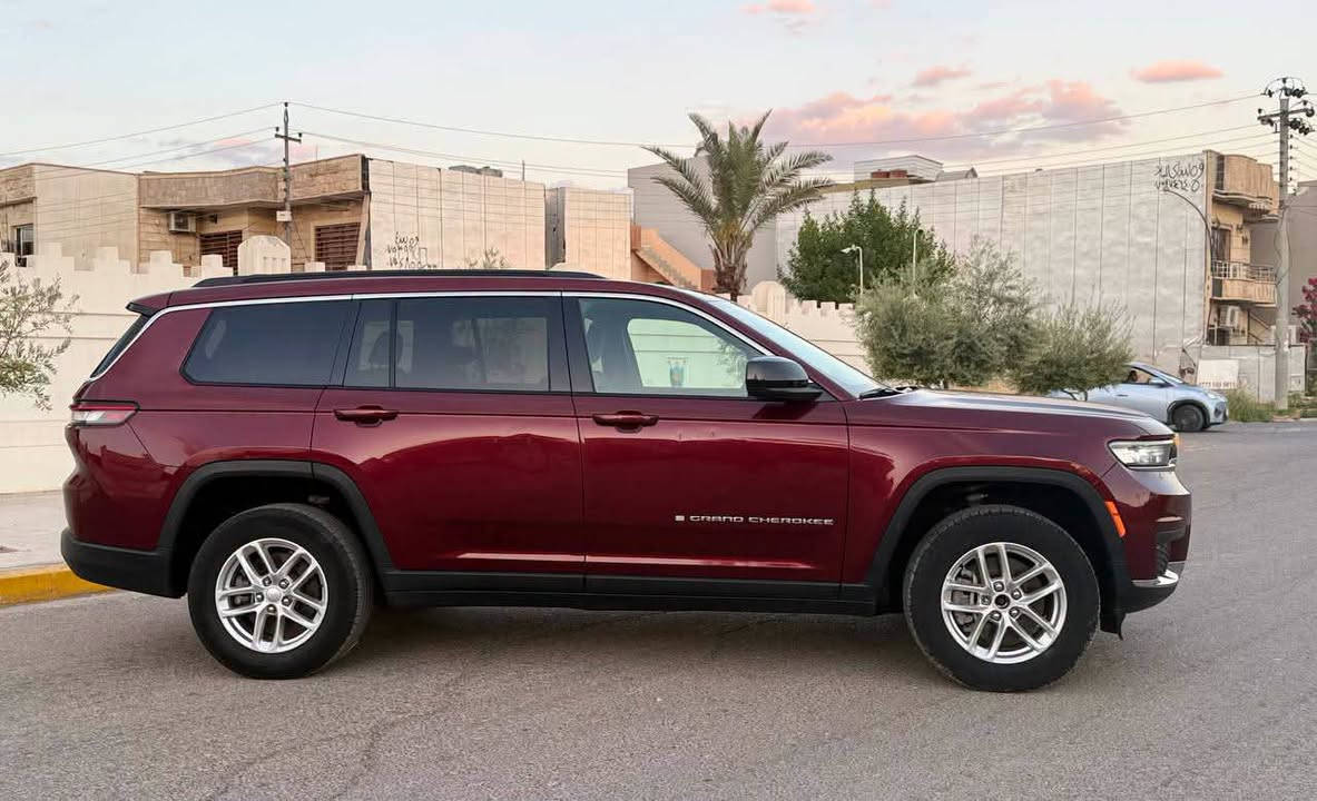 كراند شيروكي لاريدو • دبل 4x4 • ٣٢٠٠٠ ميل