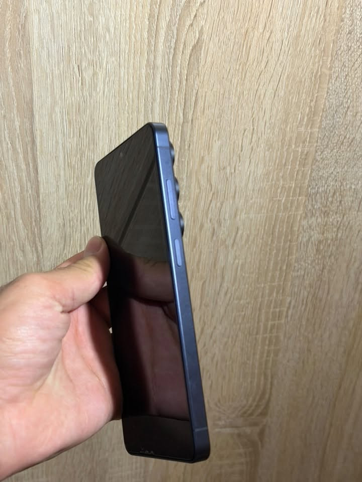 📱 Samsung Galaxy S26 Ultra – Black 🖤

للبيع جهاز S26 Ultra لون أسود Black
💾 ذاكرة 256GB

✨ الجهاز استخدام أقل من شهرين فقط
✨ نظافة 100/100 — ما بيه أي شخط أو خدش
✨ الظهر مغلف PPF حماية
✨ الشاشة عليها حماية ضد الكسر
✨ الجهاز بحالة ممتازة جداً وكأنه جديد
✨ ضمان وكالة ساري

💰 السعر: 1,150,000 دينار عراقي فقط

📞 للتواصل: ***********
📲 متوفر واتساب

🔴 البيع للجادين فقط، والجهاز يستاهل اللي يدفع بيه
