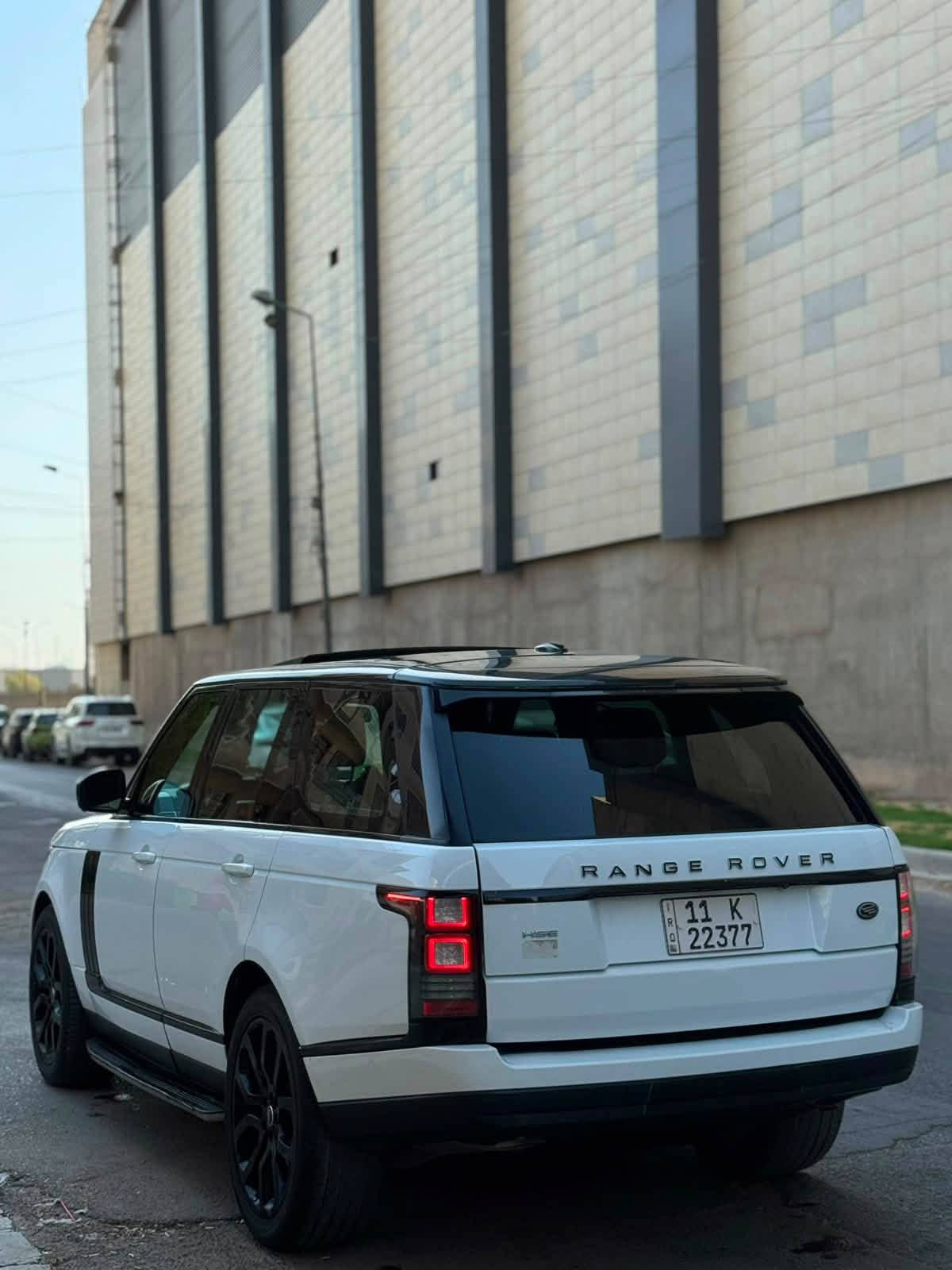 السلام عليكم
Range Rover Vogue HSE 2014 

ضرر تبديل بابتين بلادي نفس اللون و صبغ ربع البنيد

6 سلندر سوبر چارج  بانزين

ماشية 141 الف

المواصفات:

ابواب شفط 

سقف بنوراما 

نظام تعليق هوائي 3 وضعيات (جكات تصعد وتنزل اوتو +يدوي )

7 مودات قيادة 

شاشات عدد 2 (وحدة للترفية والتحكم والتكييف والاخرى للقيادة وعدادات الديجتال ومستويات السيرفز والضبط )

شفتات بالستيرن للقيادة الرياضية

قيادة ذاتية 

اوتو ستارت 

اوتو بارك 

اوتو هولد

محدد سرعة

محدد سرعة

أوتوماتيكي ASL

مانع انزلاق 

سايد بريك اوتو 

نقط عمياء 

5 كاميرات محيطية 

رادارات امامية وخلفية وجانبي 

هيتر بالمري وتعتيم والمري شفط

تغير زاويا الرؤية بالمري عند الرجوع الى الخلف

انارة ليلية وكشافات ضباب ولايت اوتو

خمس بصمات ع الابواب 

صندوق كهربائي شفط

ابواب شفط 

دوسات كهربائي 

نظام معرفة الطقس وماسحات اوتو 

المقصورة الامامية :

تبريد امامي 

تحكم بالتكيف تبريد وتدفئة من الشاشة 

كرسي السائق تدفئة وتبريد 

كرسي الراكب تدفئة وتبريد 

كرسي السائق مساج 

كرسي الراكب مساج

كرسي السائق 3 وضعيات خزن ميموري 

كرسي الراكب 3 وضعيات خزن ميموري 

تدفئة بالستيرن 

المقصورة الخلفية :

تحكم منفصل بالمكيف

 

تحكم كهربائي كراسي

تدفئة  كراسي

انارة محيطية 

انارة ترحيب وختم Rang Rover على الارض 

استفسار📞 ‭***********‬

السعر 21,400 …. الف دولار $

العنوان📍زيونة
