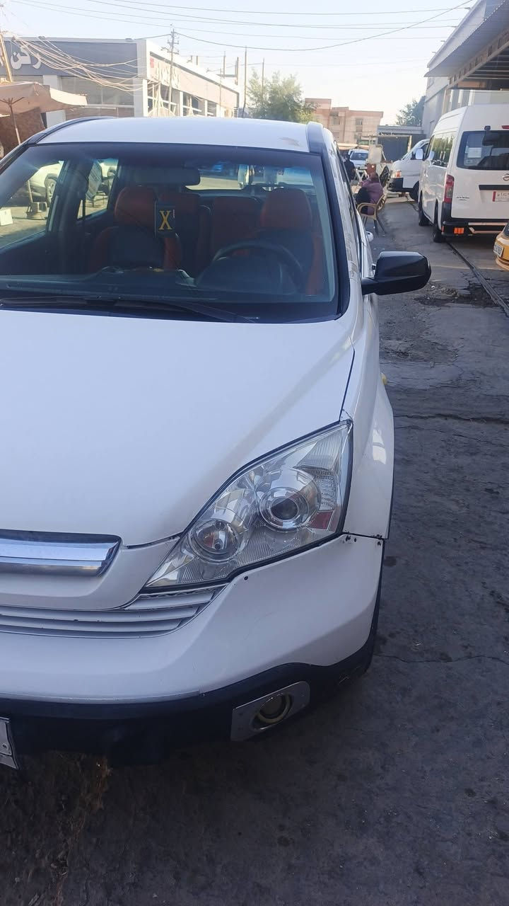 السلام عليكم من رخصه الادمن عندي سياره هوندا ياباني cRv  2008سياره خير من الله مكينه وكير جدد تبريد ثلاجه تخم تاير جديد سياره داخله حلو منضومه زنون وكامره وشاشه اصليات تراي مالته اي محاقضه انته تحدد سياره حلوه وقويه بيه ملاحضات بلكشر بسيطه مثل ماموضح بلصور صدر نص عمر رقم بابل مكان سياره بغداد هاذ رقمي لشراي يتواصل *********** ممتواجد ع الفيس السعر 55 وبيه مجال
