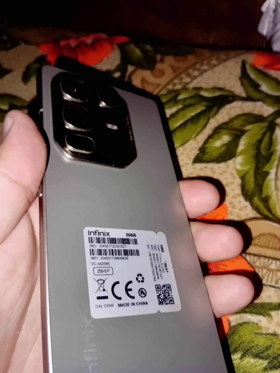 سلام عليكم جهاز Infinix NOTE 50 Pro
جهاز نضيف ومداخل صيانة ابد بس لل امانه الضهر بي طبع مال كفر يعني لون الكفر طابع يعني ندبات صغيره كلش مثل مواضح بل صوره . وهاي موصفاته
الشاشة: AMOLED مقاس 6.78 بوصة بدقة FHD+، وتدعم معدل تحديث 144 هرتز وسطوعاً يصل إلى 1300 شمعة
.الأداء: يعمل بمعالج MediaTek Helio G100 Ultimate (6 نانومتر)،
 مع ذاكرة رام تصل إلى 12 جيجابايت وتخزين 256 جيجابايت، ونظام Android 15.التصوير: كاميرا خلفية أساسية 50 ميجابكسل تدعم التثبيت البصري (OIS)، مع كاميرا سيلفي 32 ميجابكسل.
الطاقة: بطارية بسعة تصل إلى 5500 مللي أمبير، تدعم شحناً سريعاً بقوة 90 واط، مع ميزة الشحن اللاسلكي.الإضافات: مقاومة للماء والغبار (IP64)، صوت ستريو من JBL، وتصميم إضاءة تفاعلية. 
كامل ملحقات 
السعر 275 وبي مجال 
العنوان بغداد جديده 
*********** واتساب موجود بغداد, العراق
